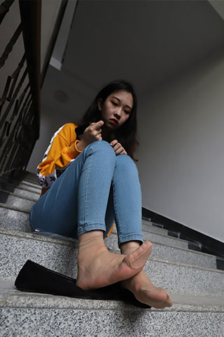小姐姐短丝脱袜全过程