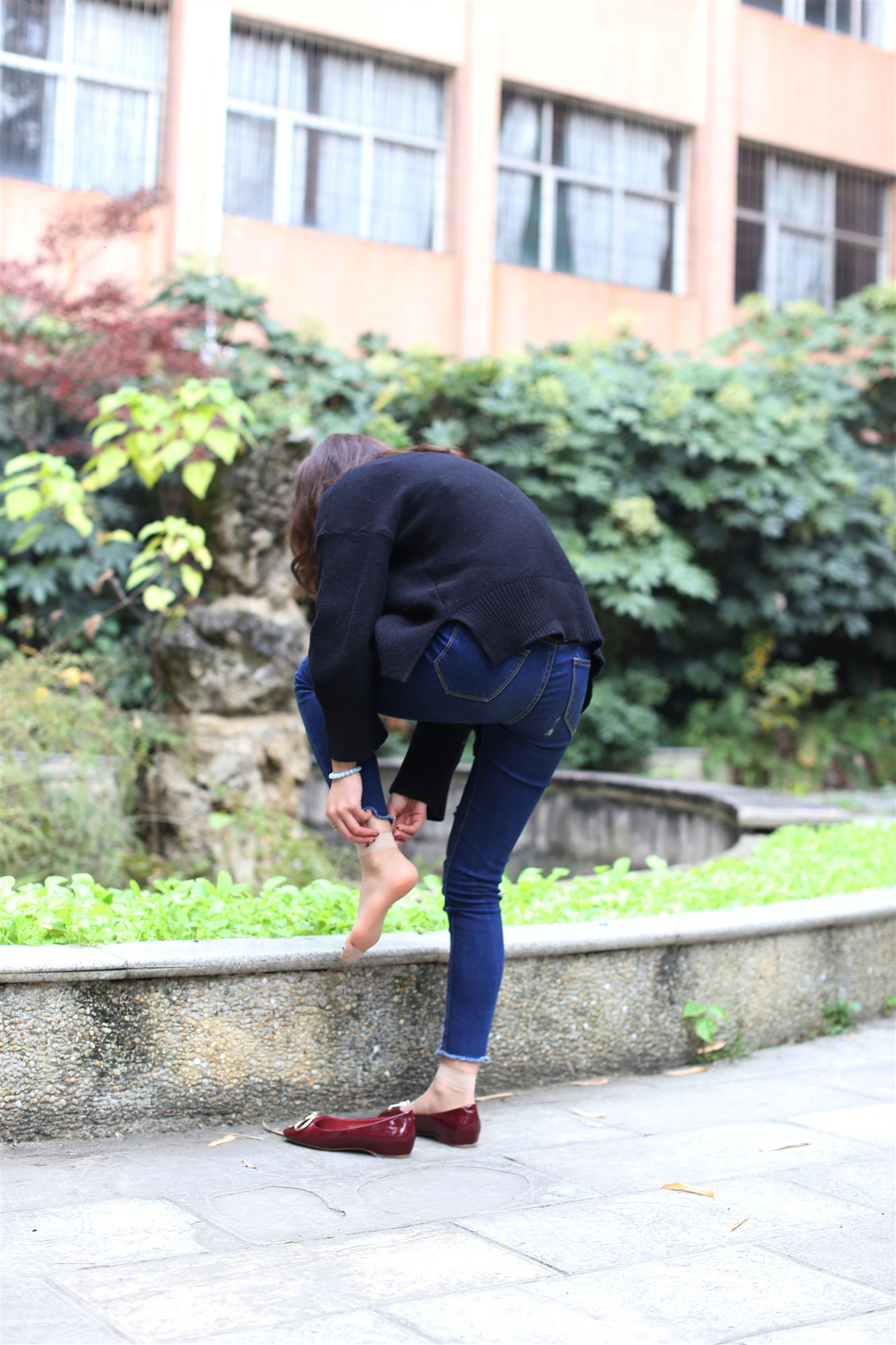 《小姐姐肉色丝袜脚》作品图