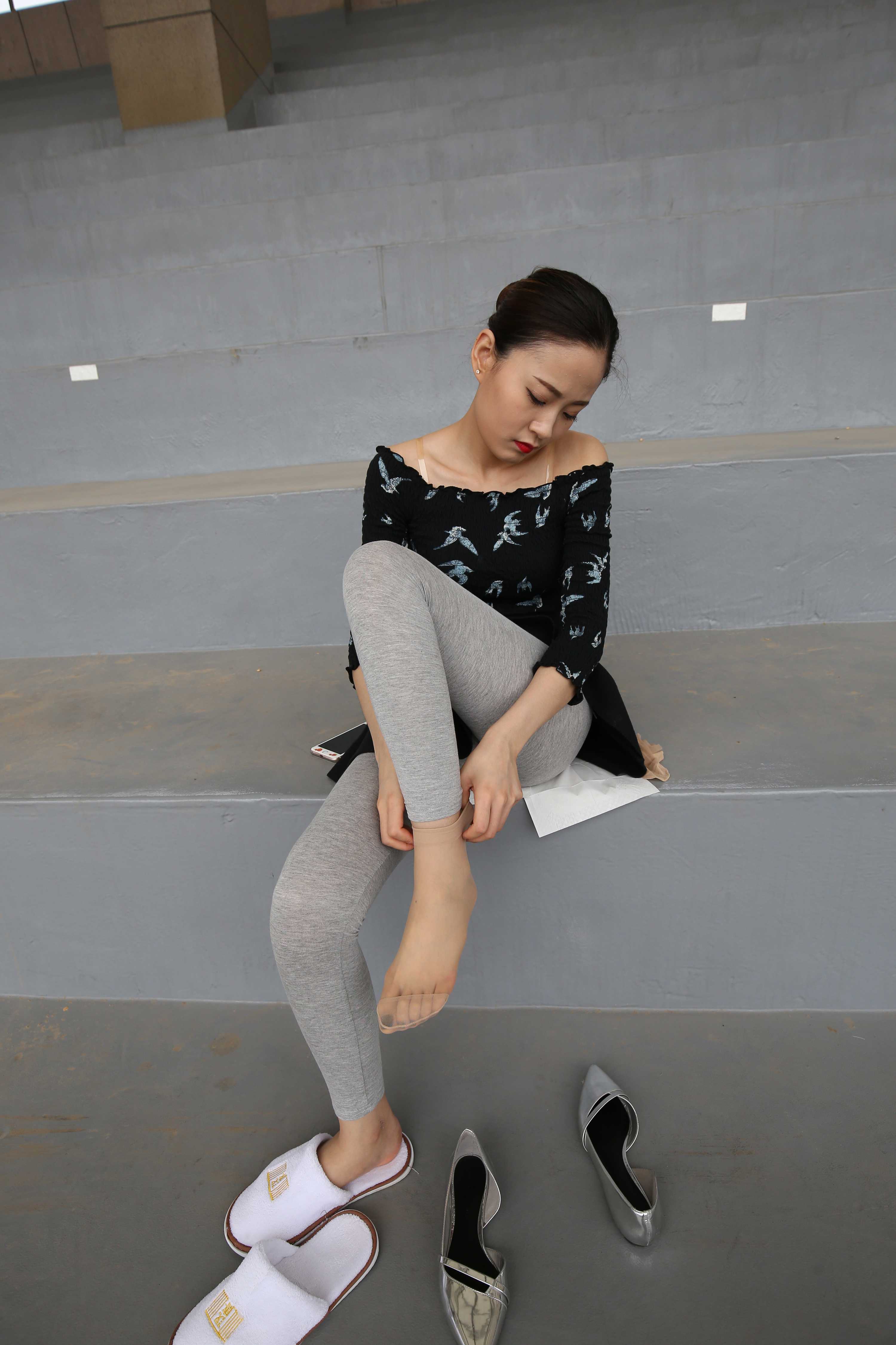 《大三学姐肉丝袜脚》作品图