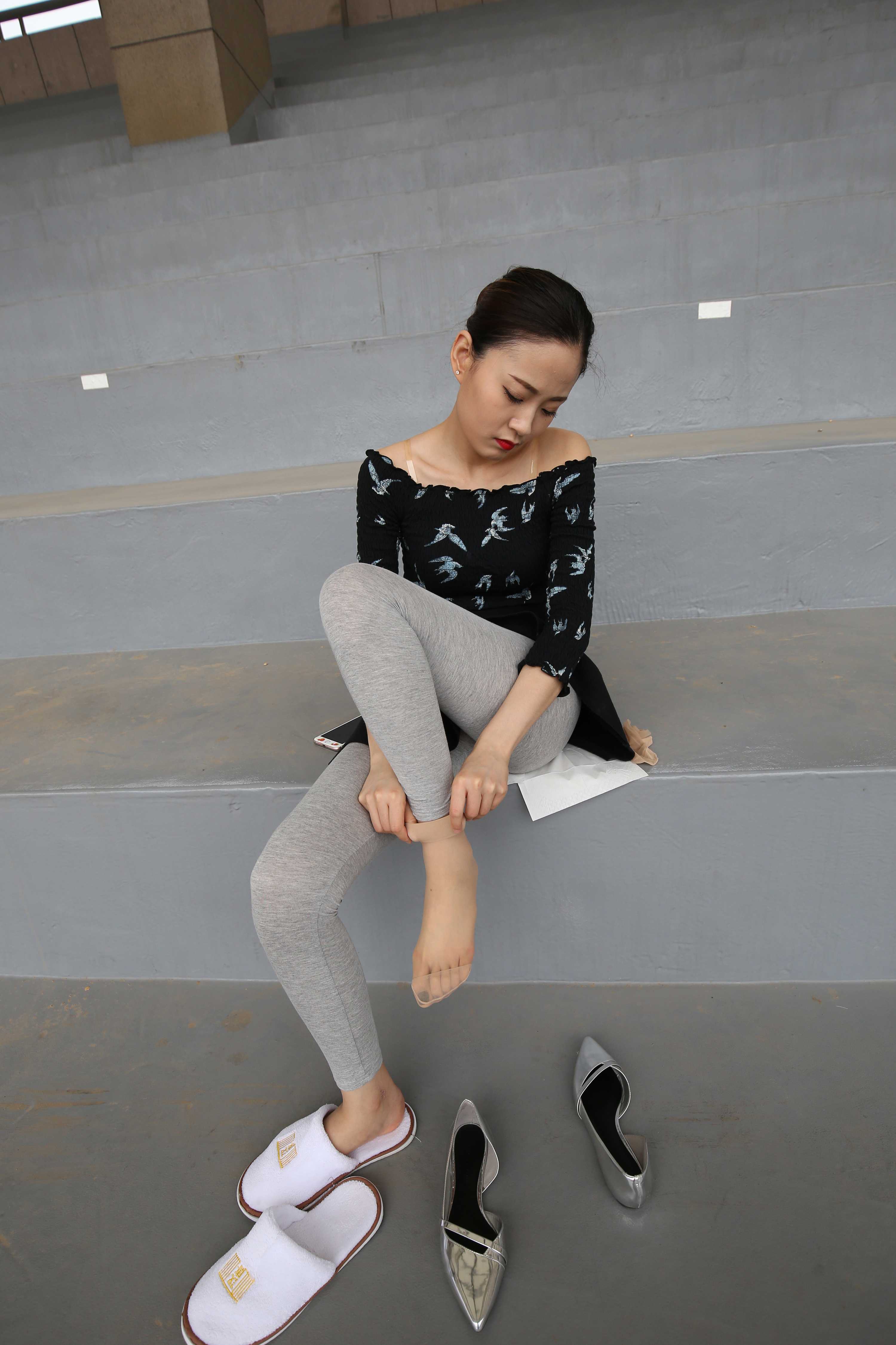 《大三学姐肉丝袜脚》作品图