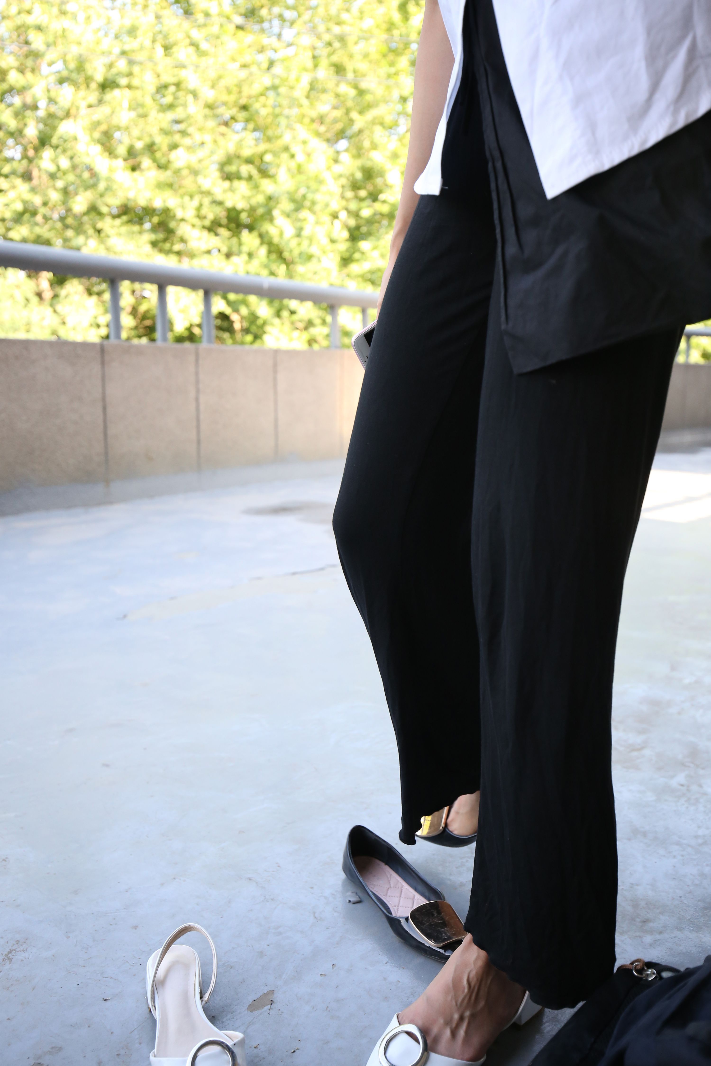 《学姐灰丝凉拖脚丫の赤足+一部视频》作品图