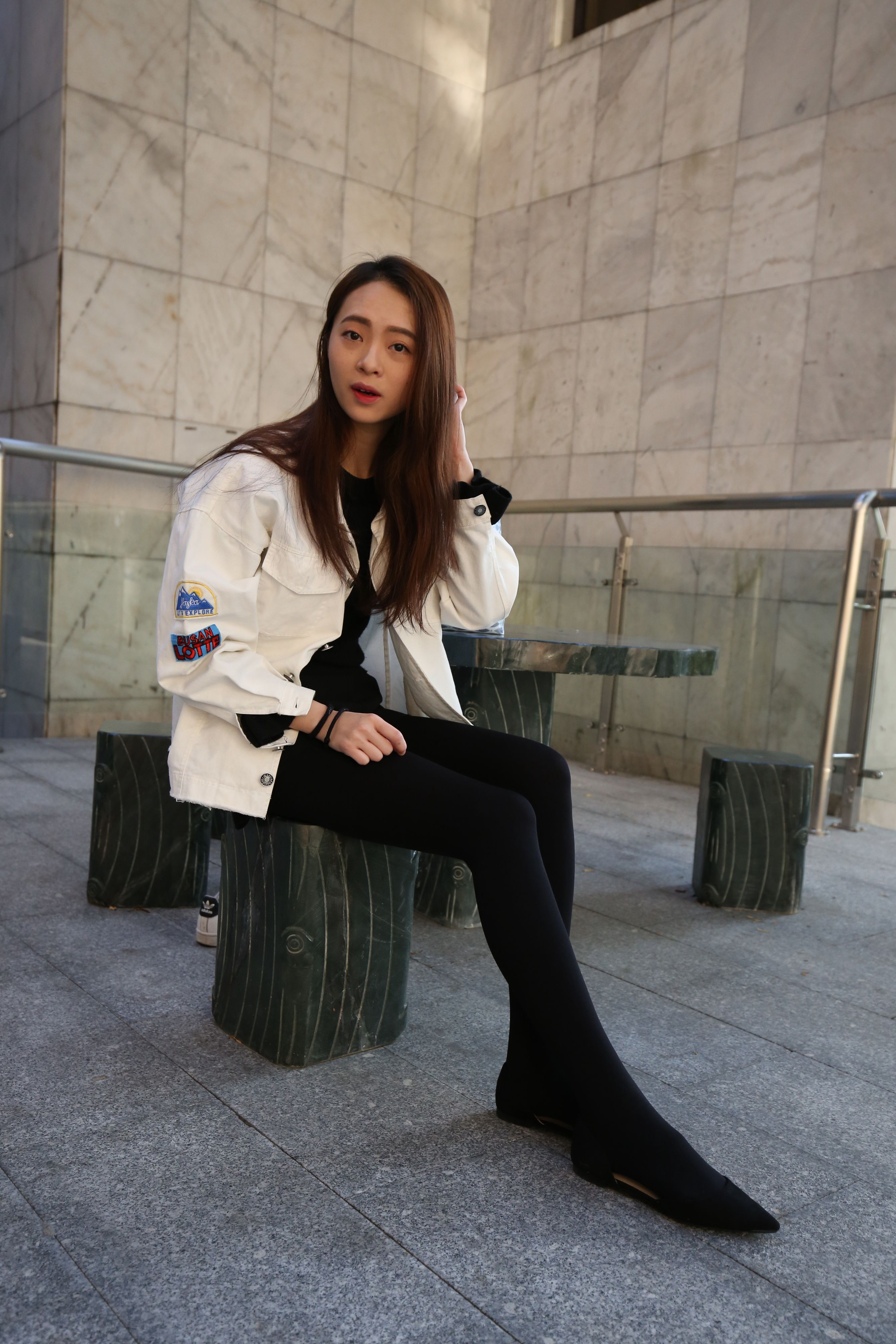 《学姐黑丝脚丫挑高跟+一个视频》作品图