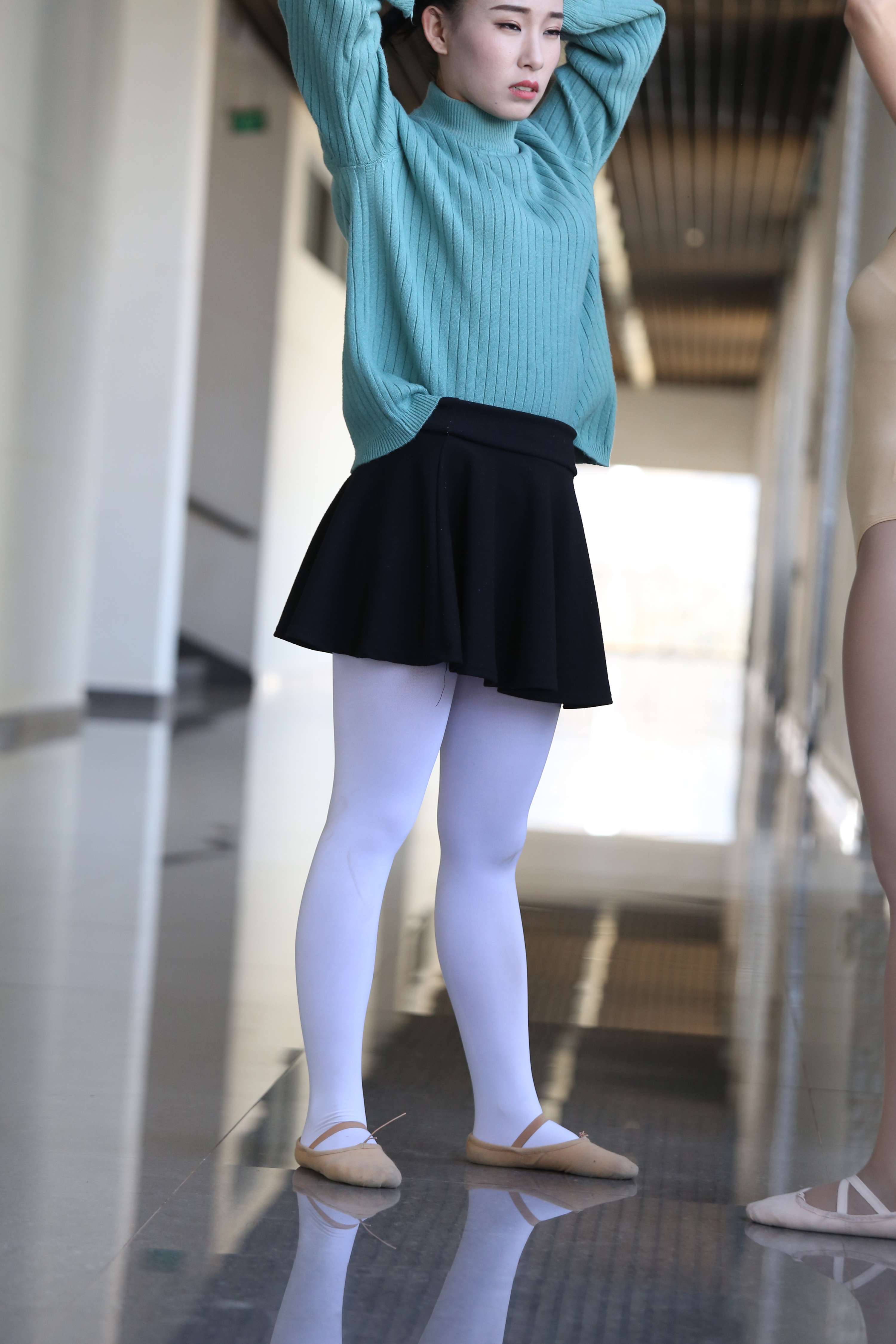 《练完舞脏脏的脚丫+3部视频》作品图