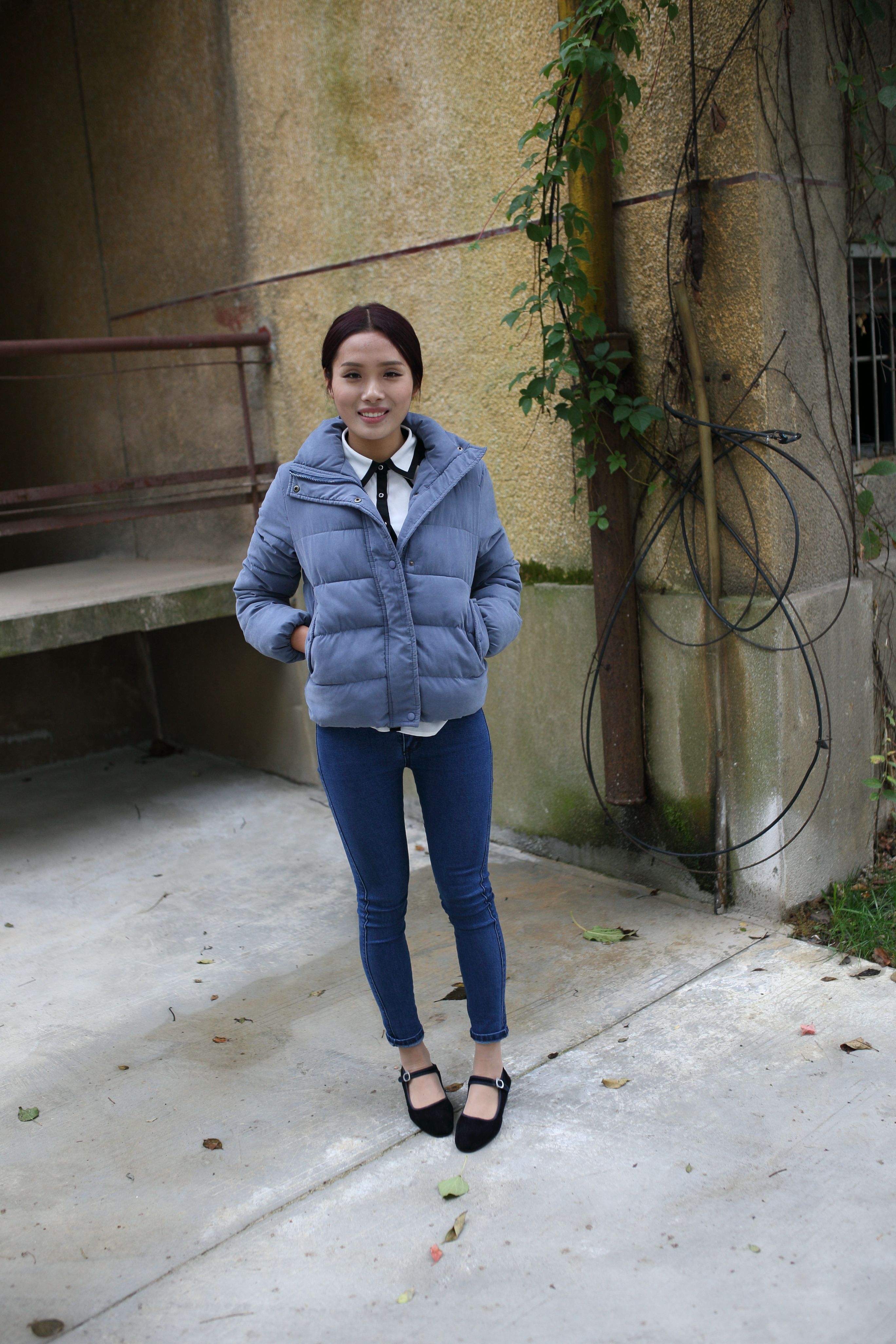 《丝袜脚相互较量》作品图