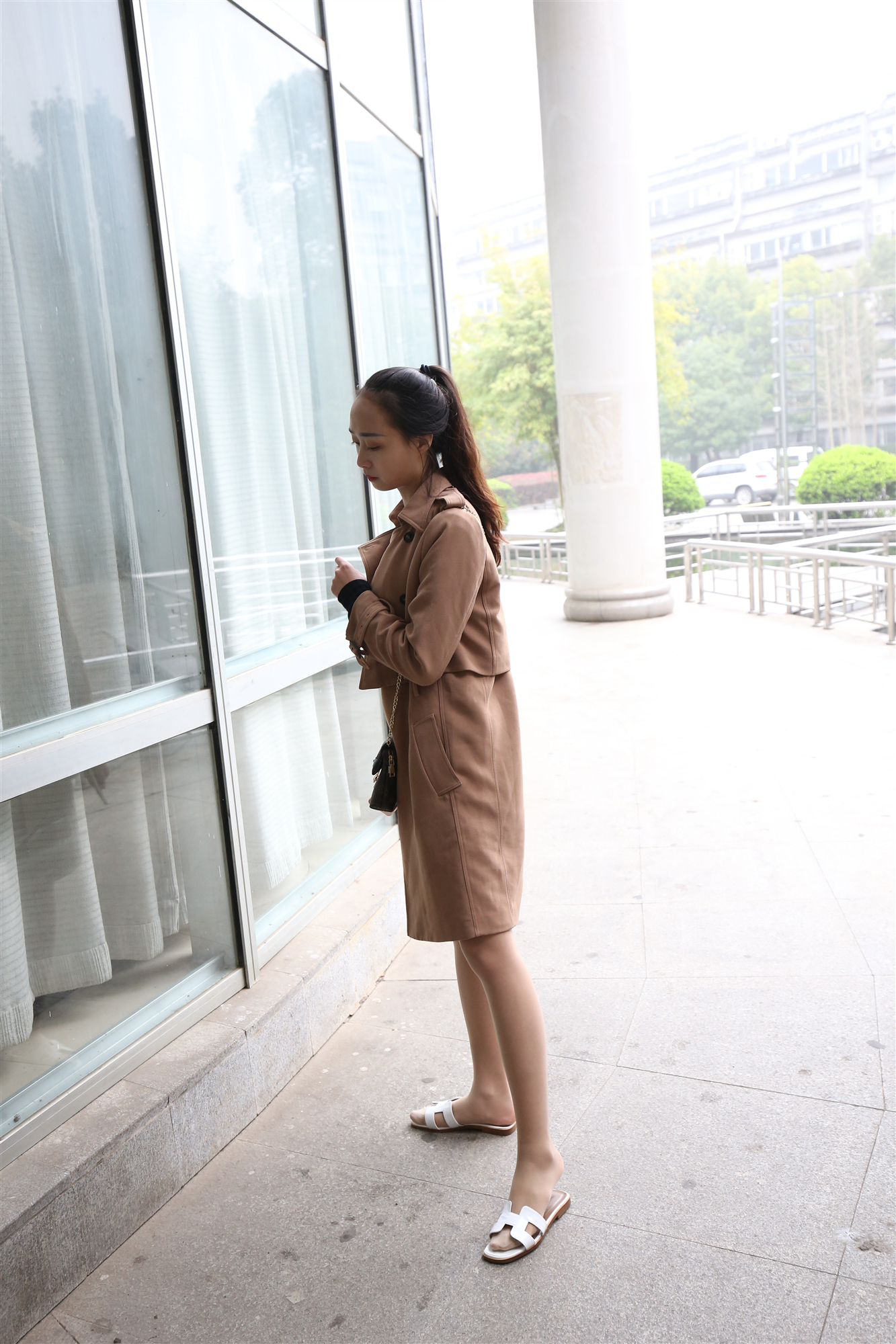 《凉拖棕长丝袜脚丫》作品图