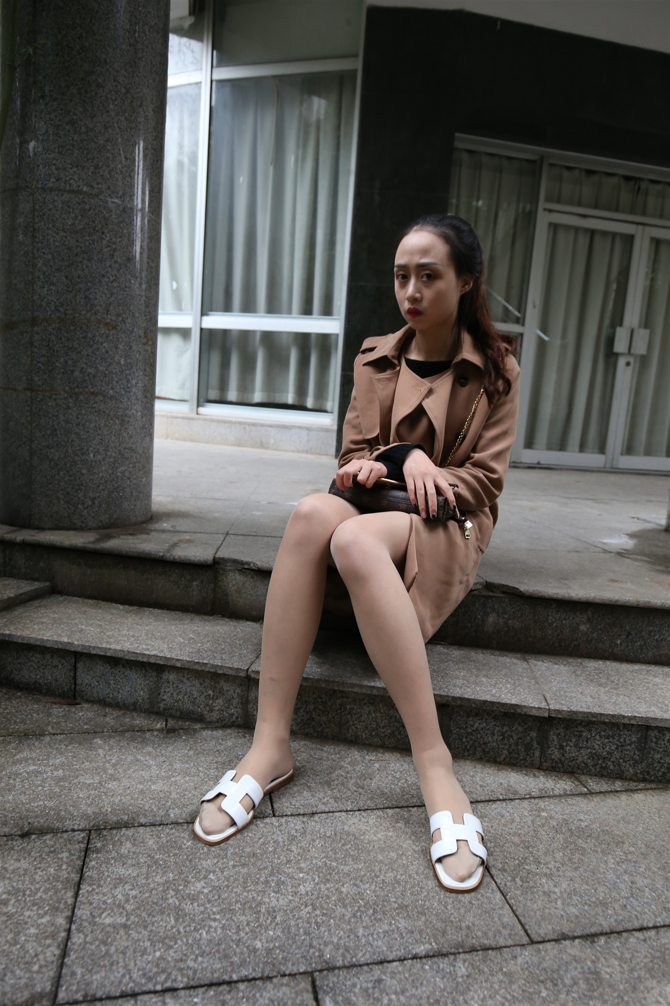 《凉拖棕长丝袜脚丫》作品图