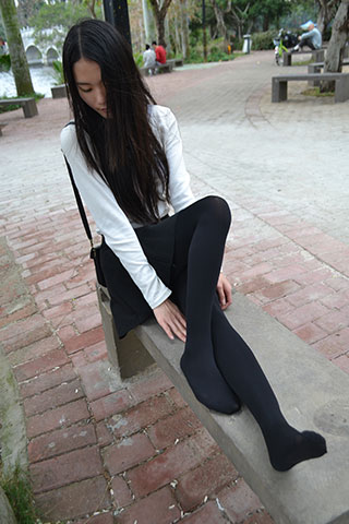 和学妹湖边上游玩