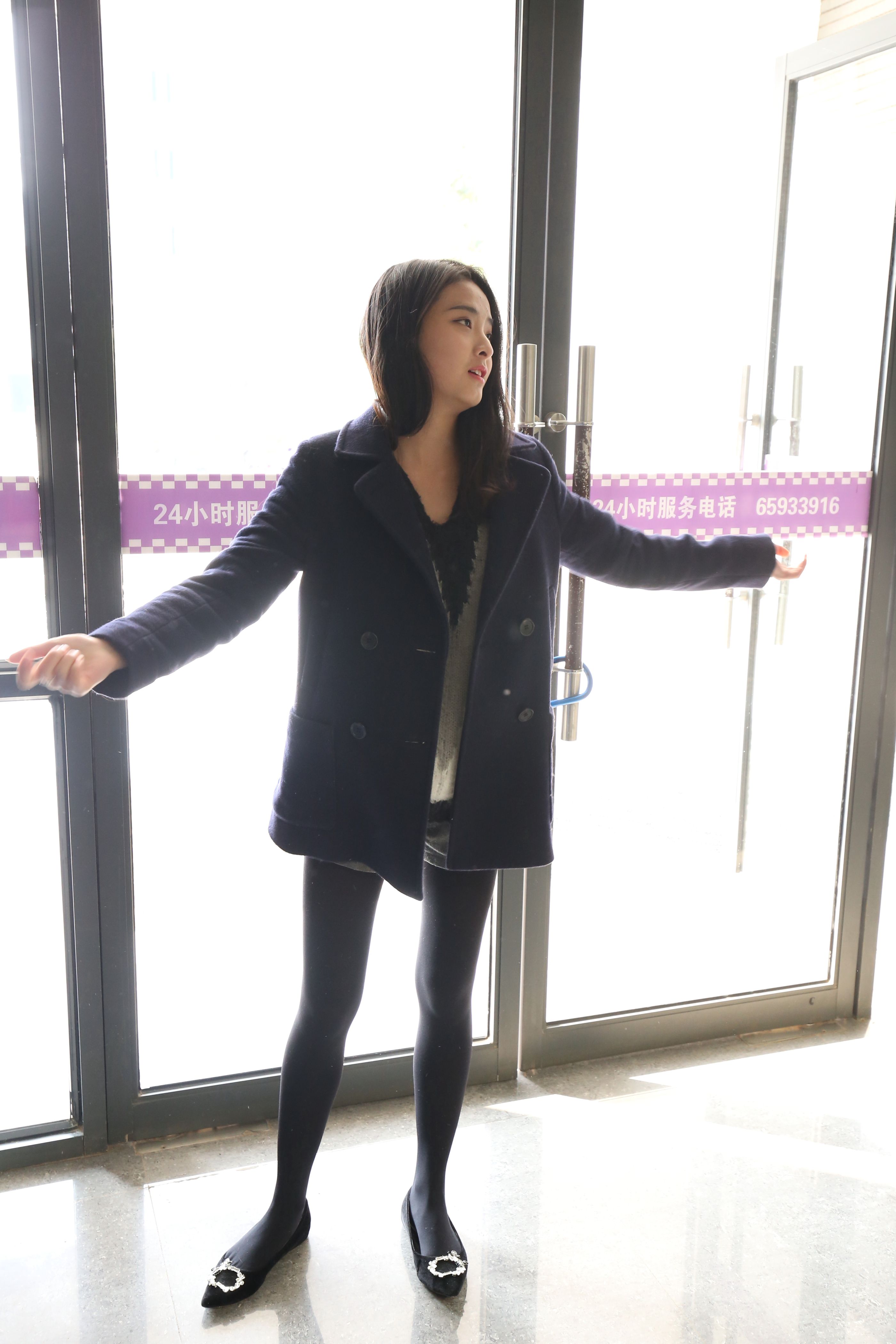 《清纯黑丝脚丫游玩》作品图