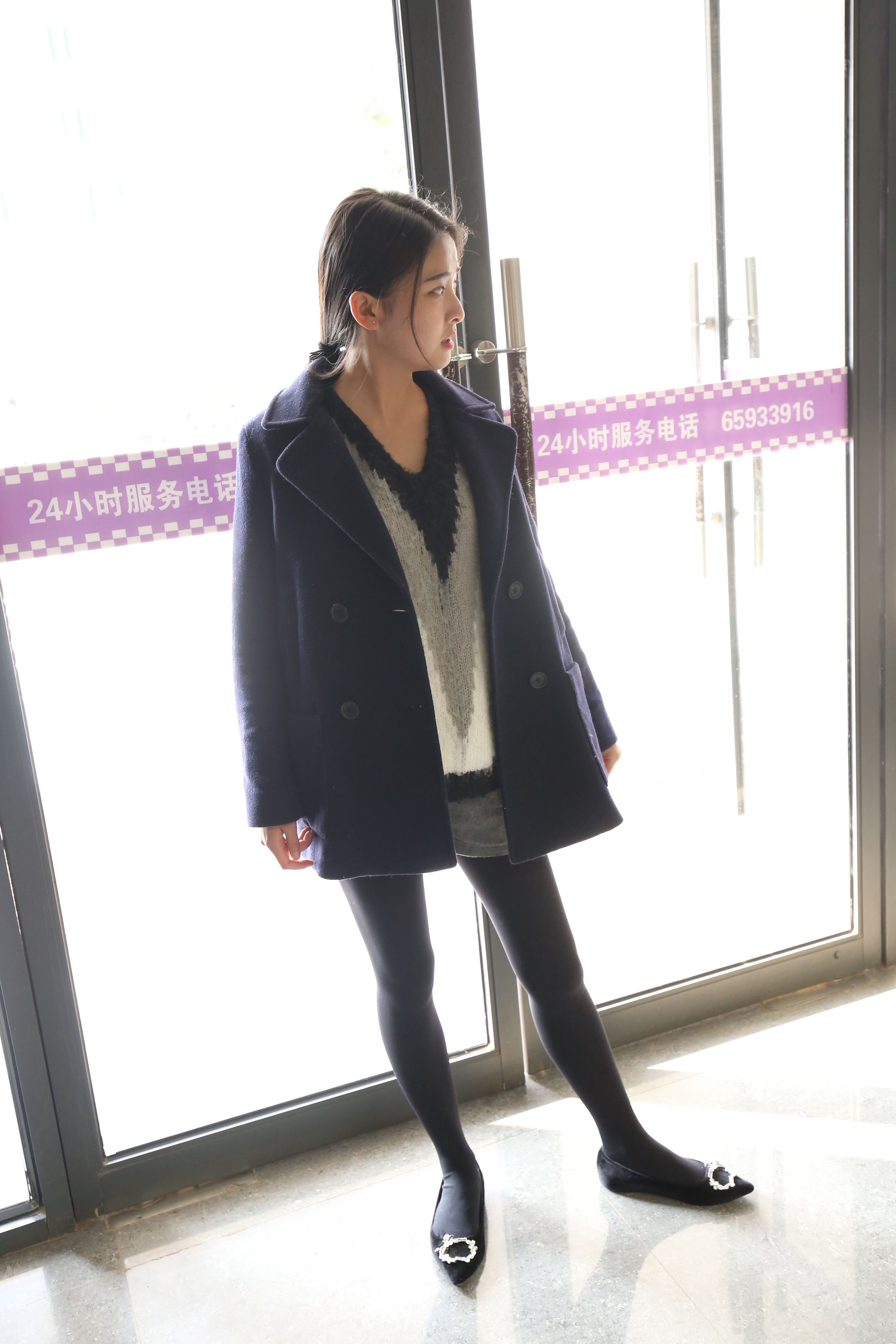 《清纯黑丝脚丫游玩》作品图