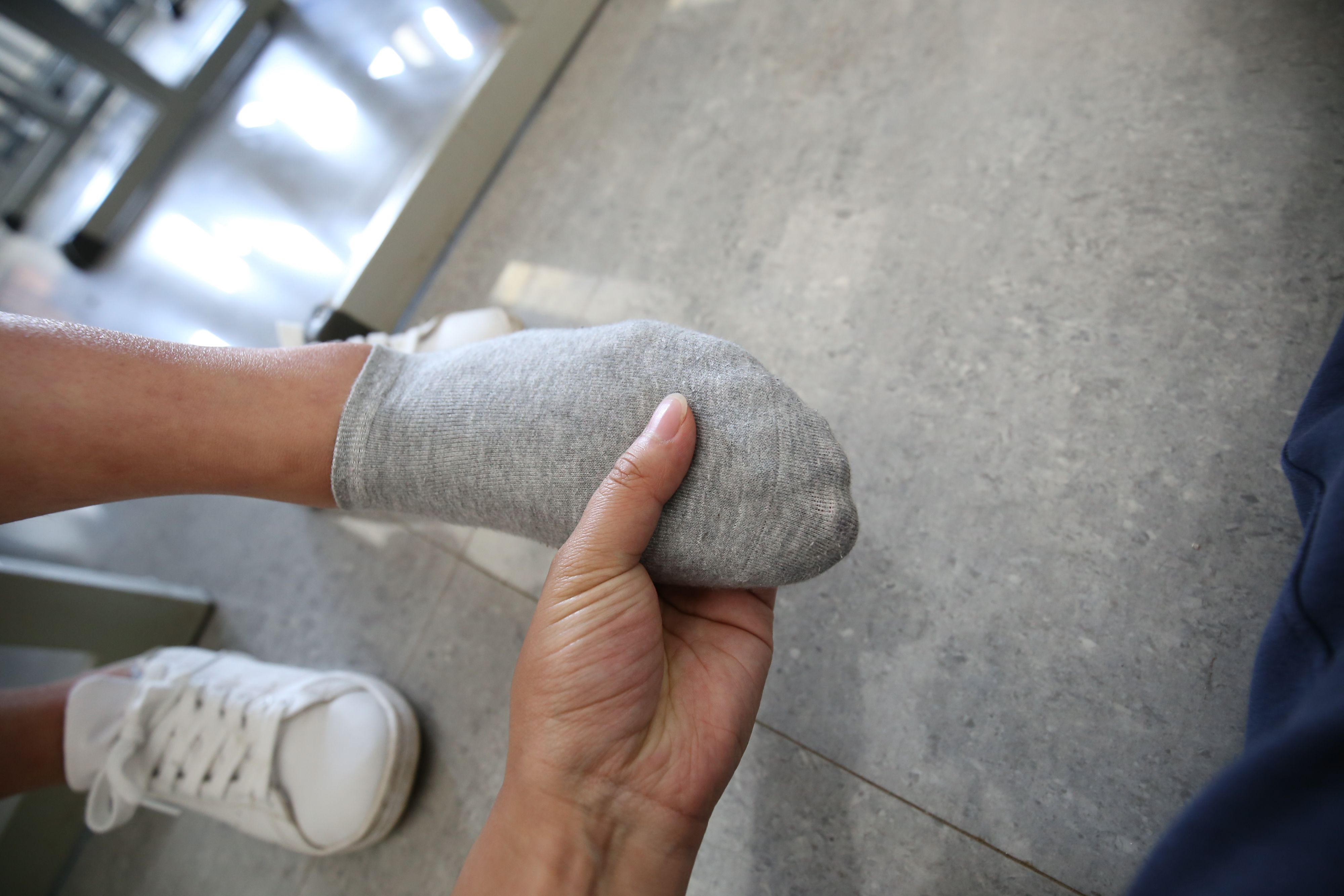 《四眼学妹棉袜脚丫》作品图