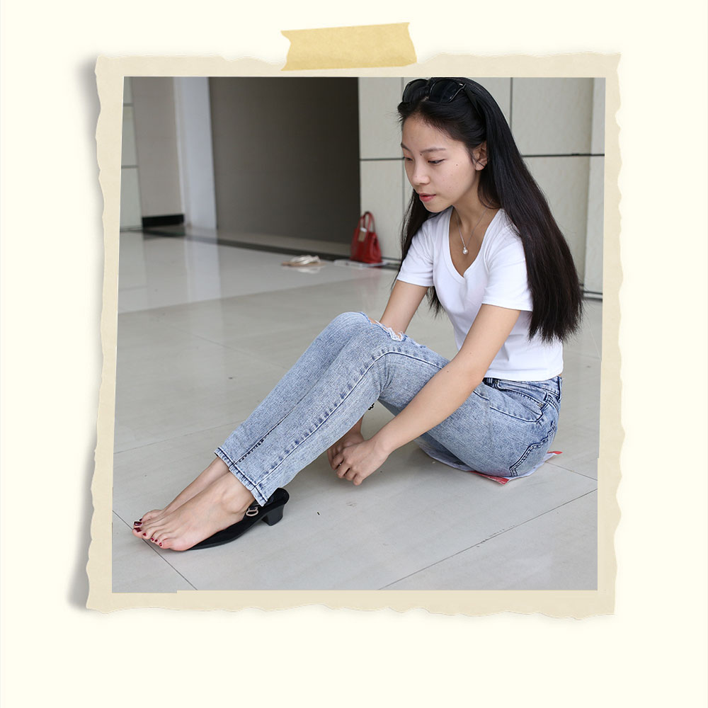 小低个牛仔妹裸足脚