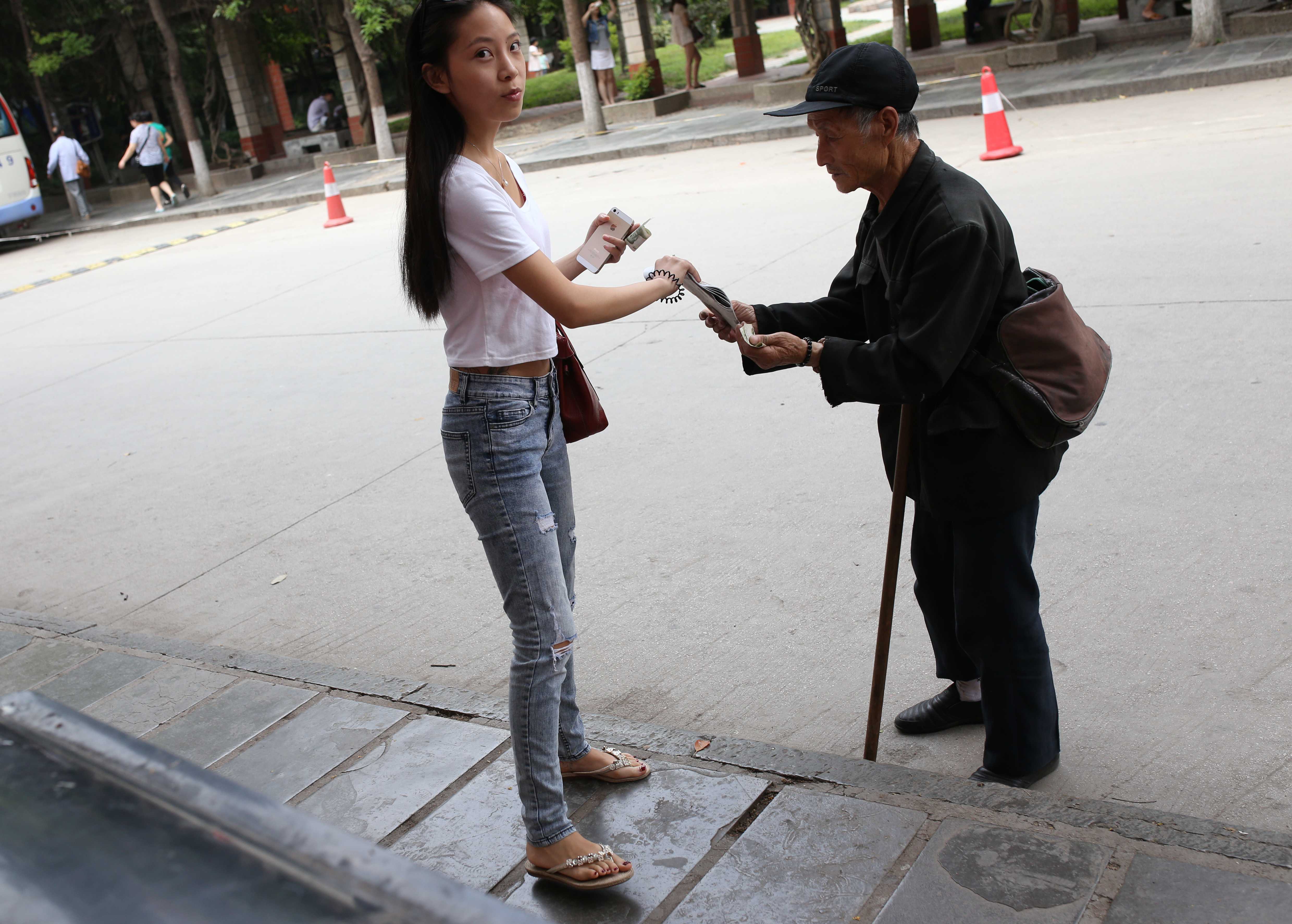 《小低个牛仔妹裸足脚》作品图