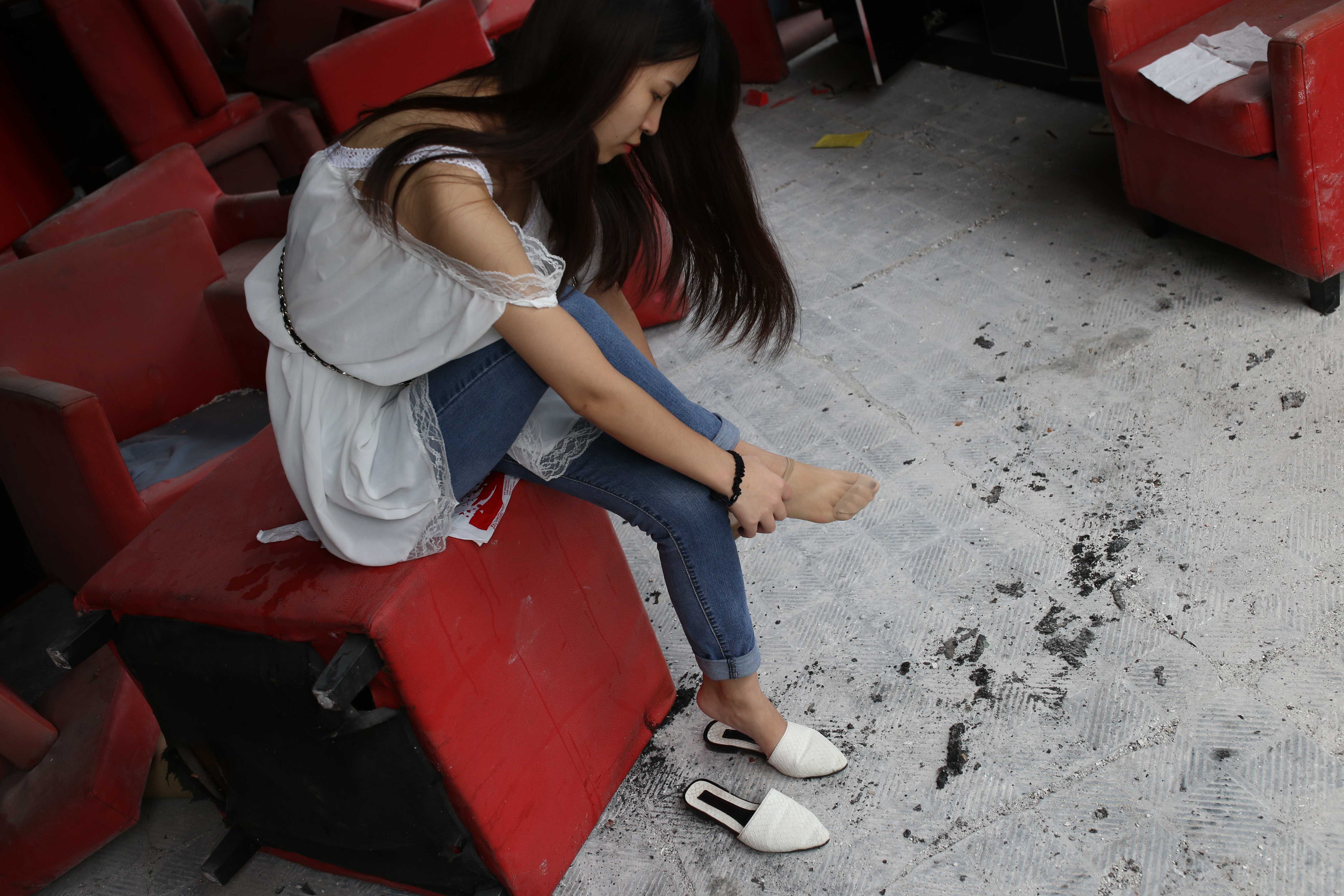 《旧楼翻新越拍牛仔の肉丝脚丫》作品图