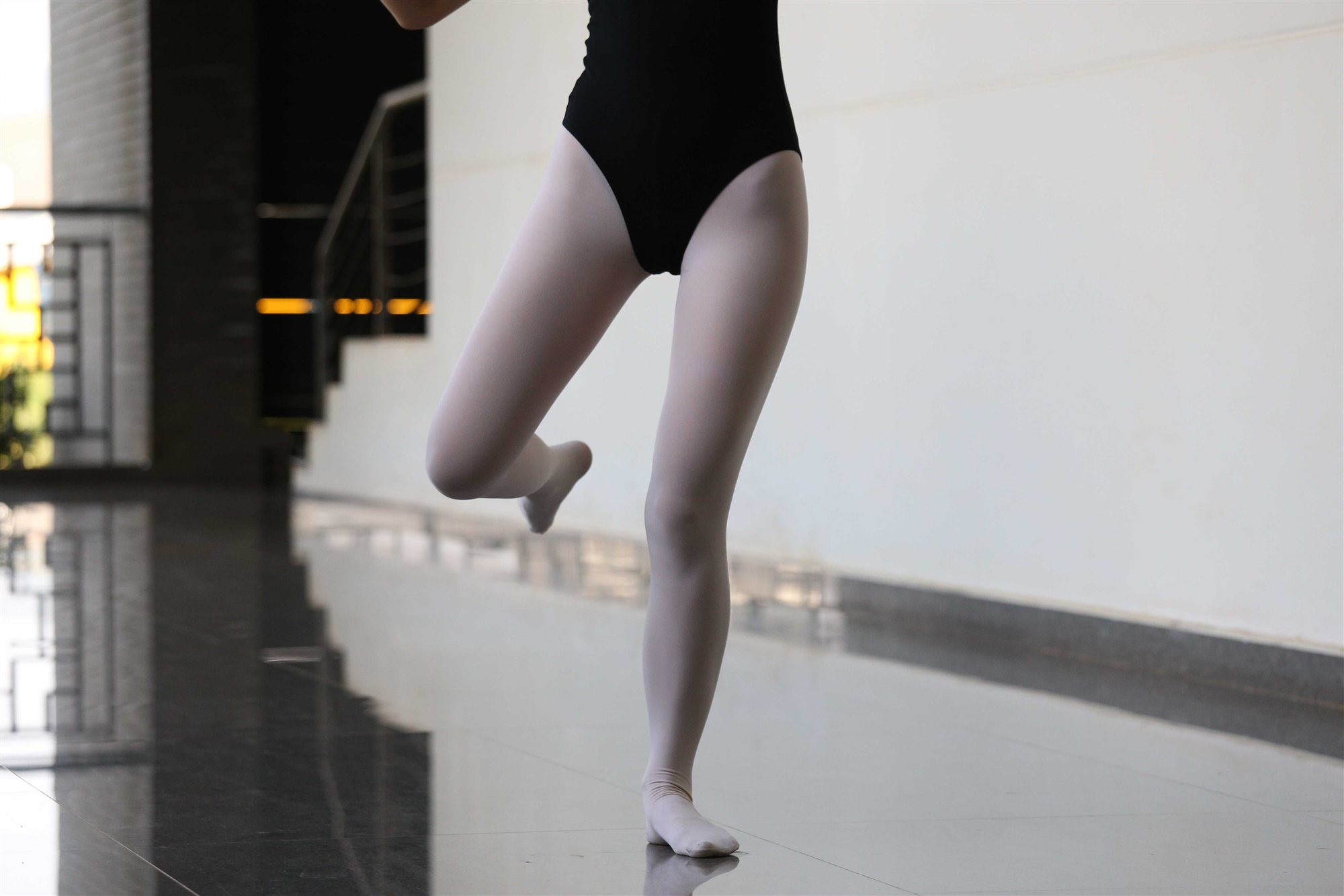 《舞后脏脏的的长丝袜+视频两部》作品图