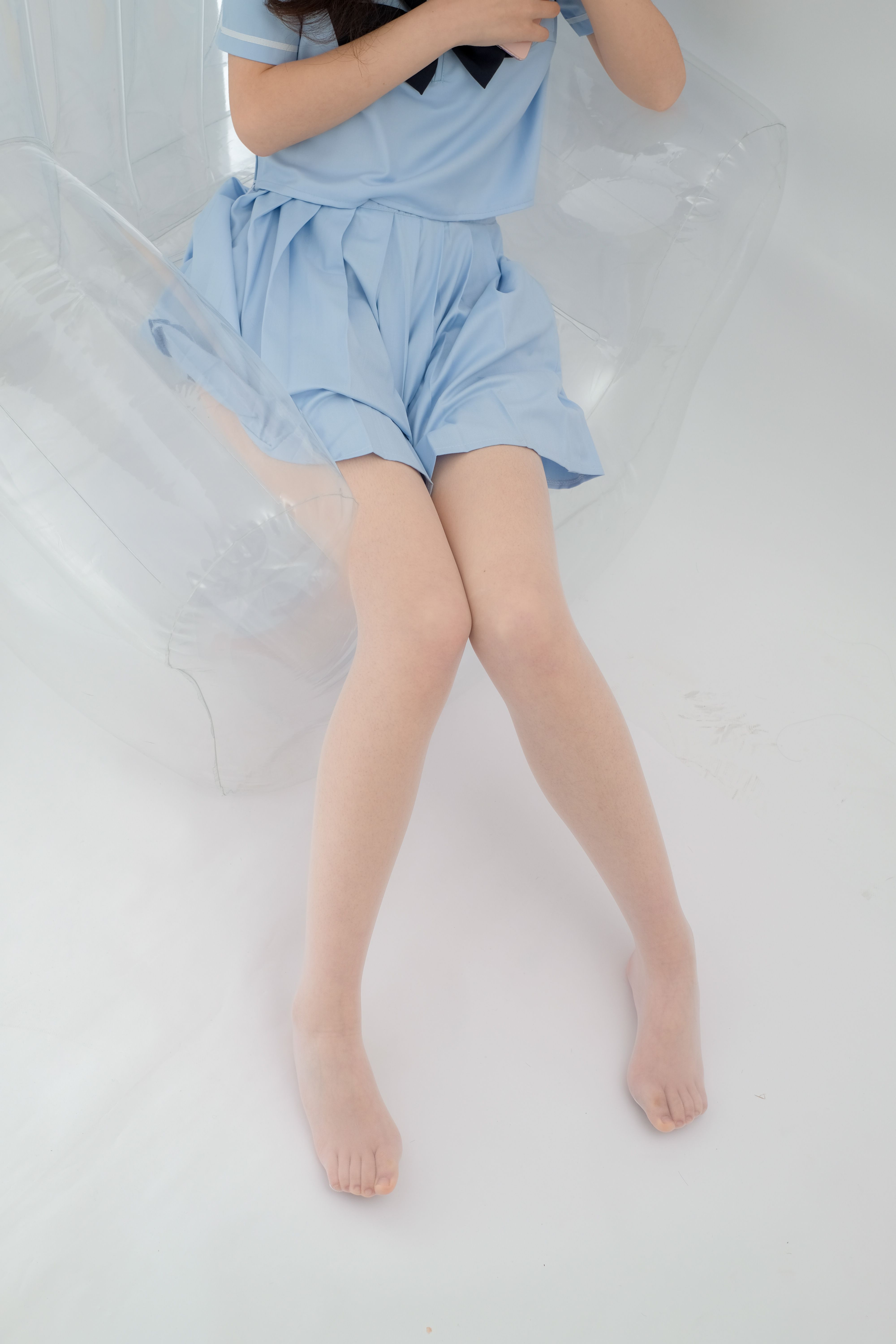 《白色空间の薄丝脚丫+视频一部》作品图