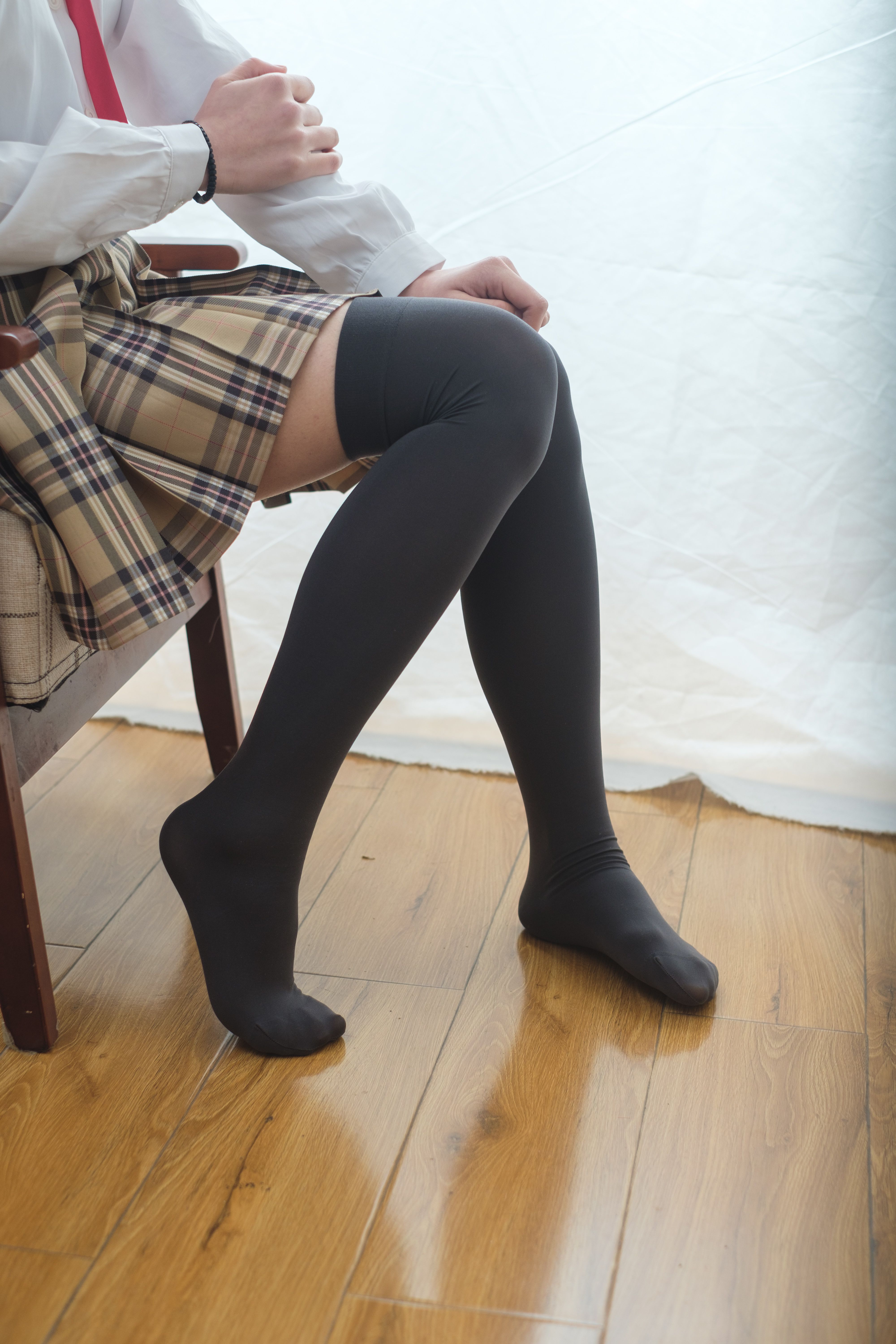 《害羞少女黑丝脚丫+视频一部》作品图