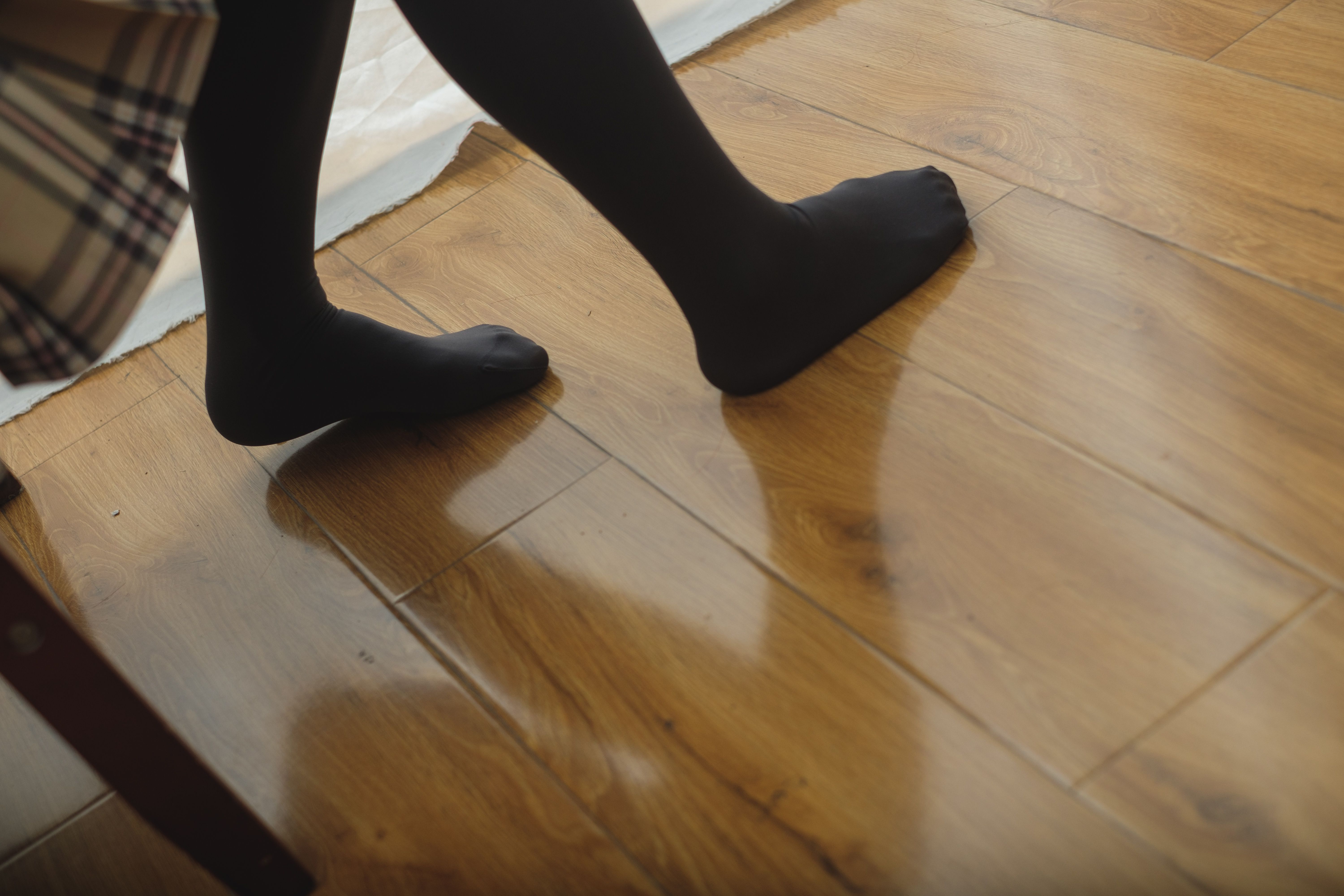 《害羞少女黑丝脚丫+视频一部》作品图