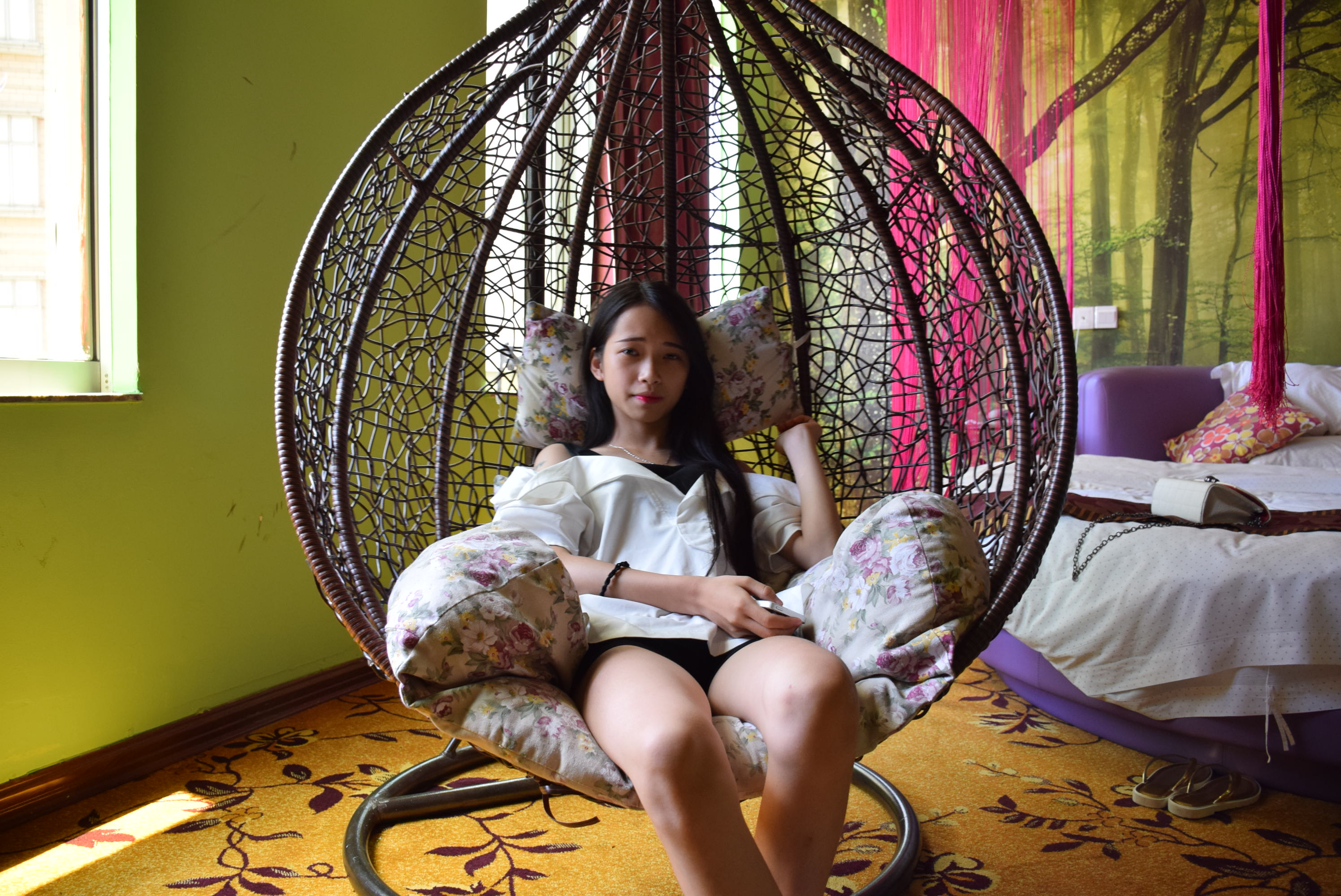 《学生妹玉玉棉袜の裸足》作品图