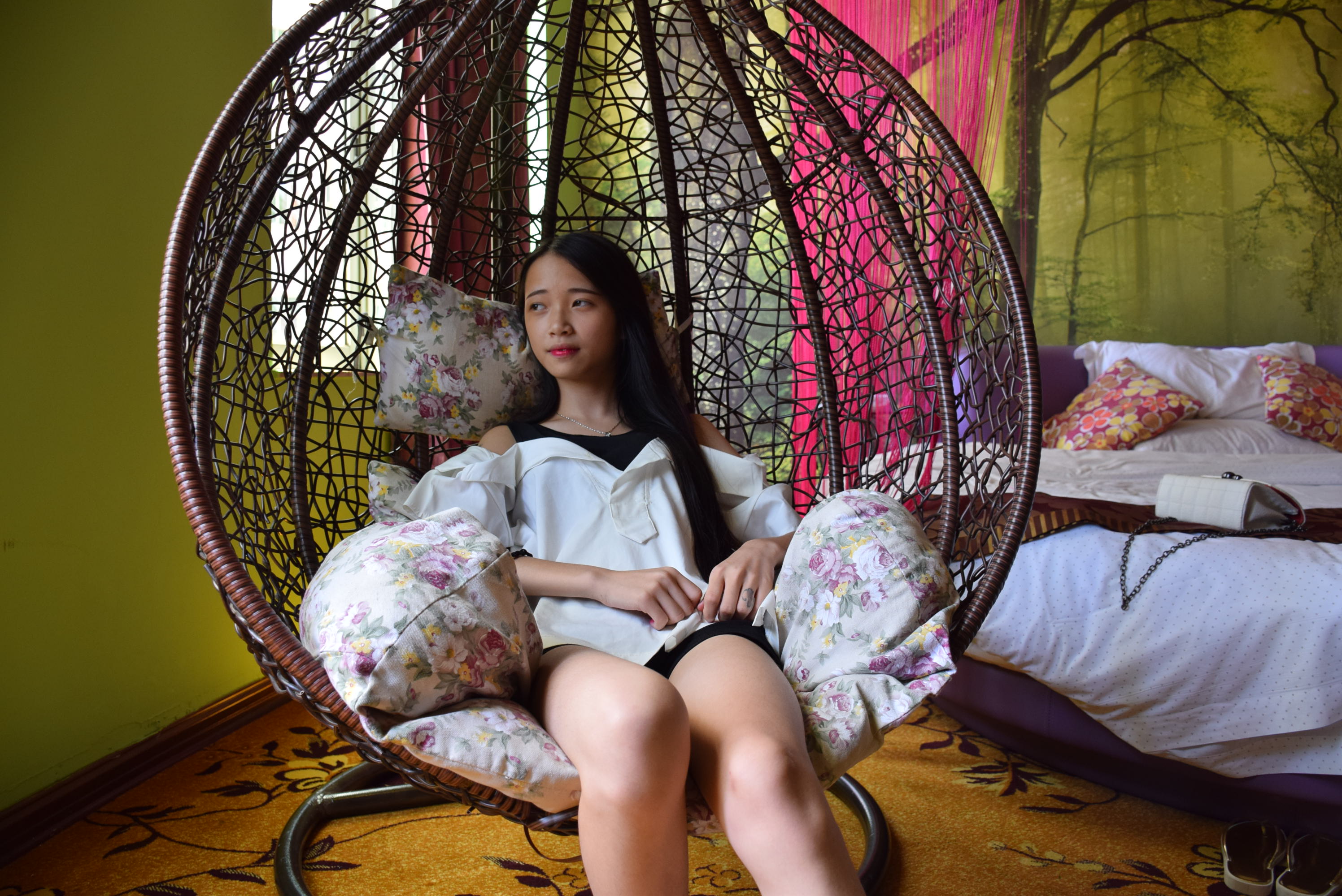 《学生妹玉玉棉袜の裸足》作品图