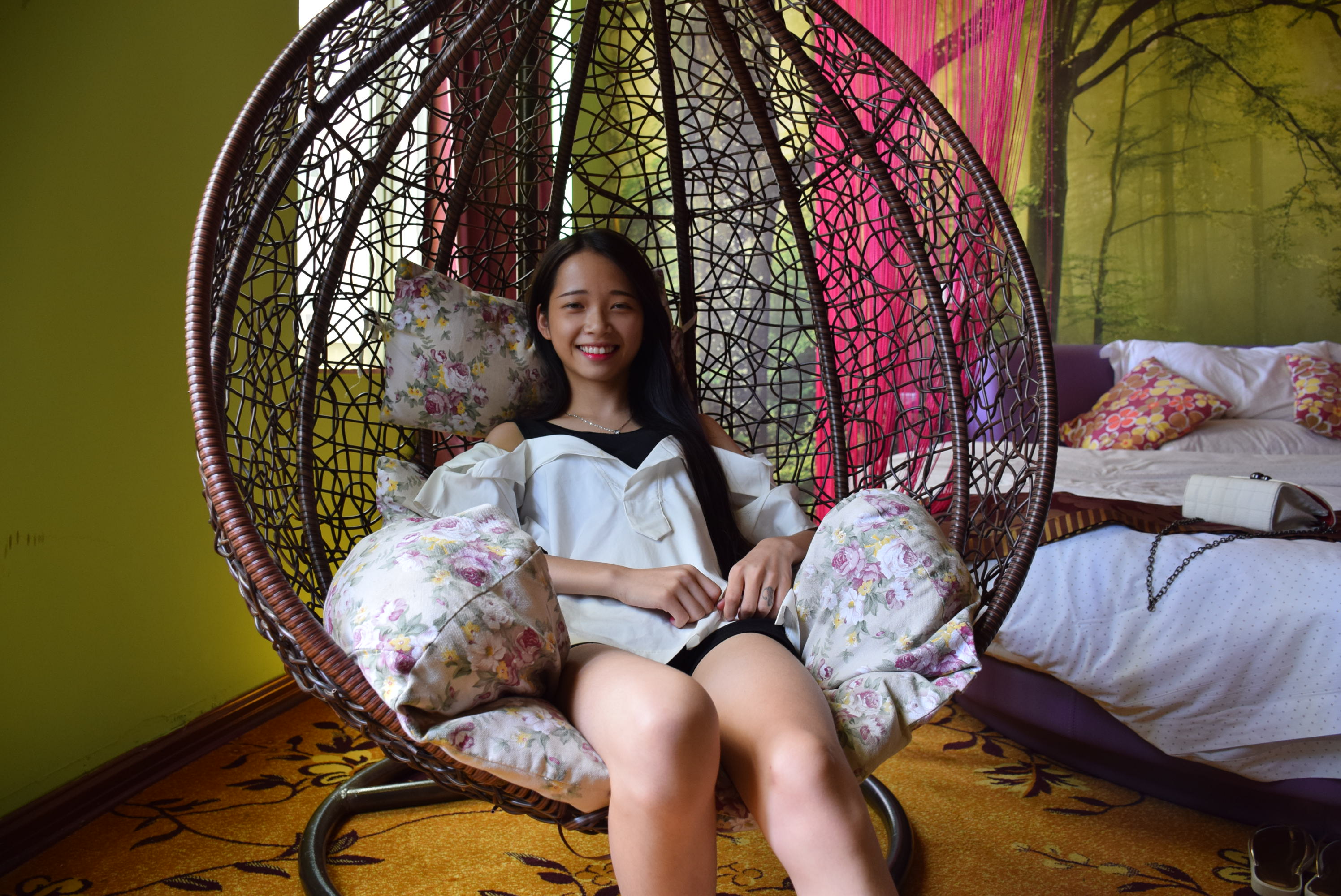 《学生妹玉玉棉袜の裸足》作品图