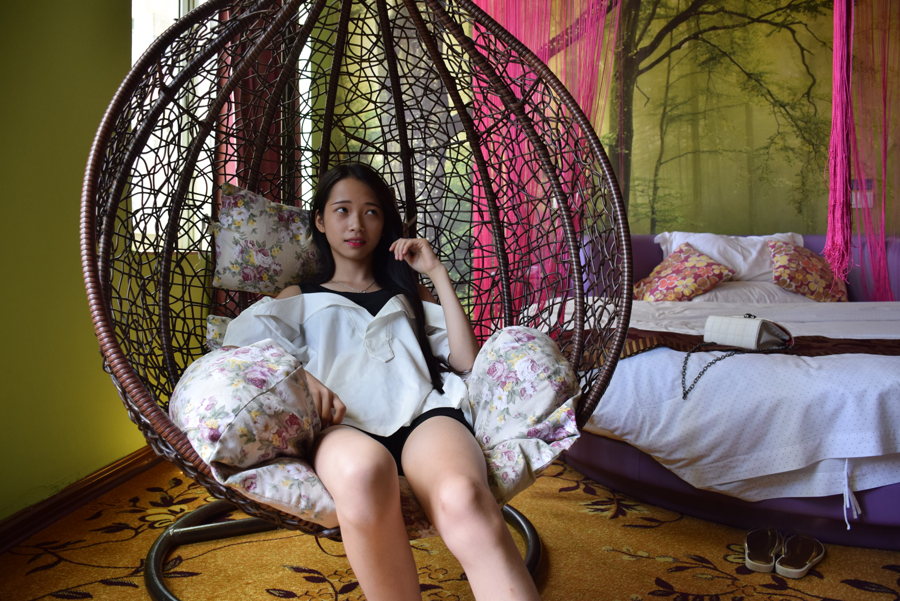 《学生妹玉玉棉袜の裸足》作品图