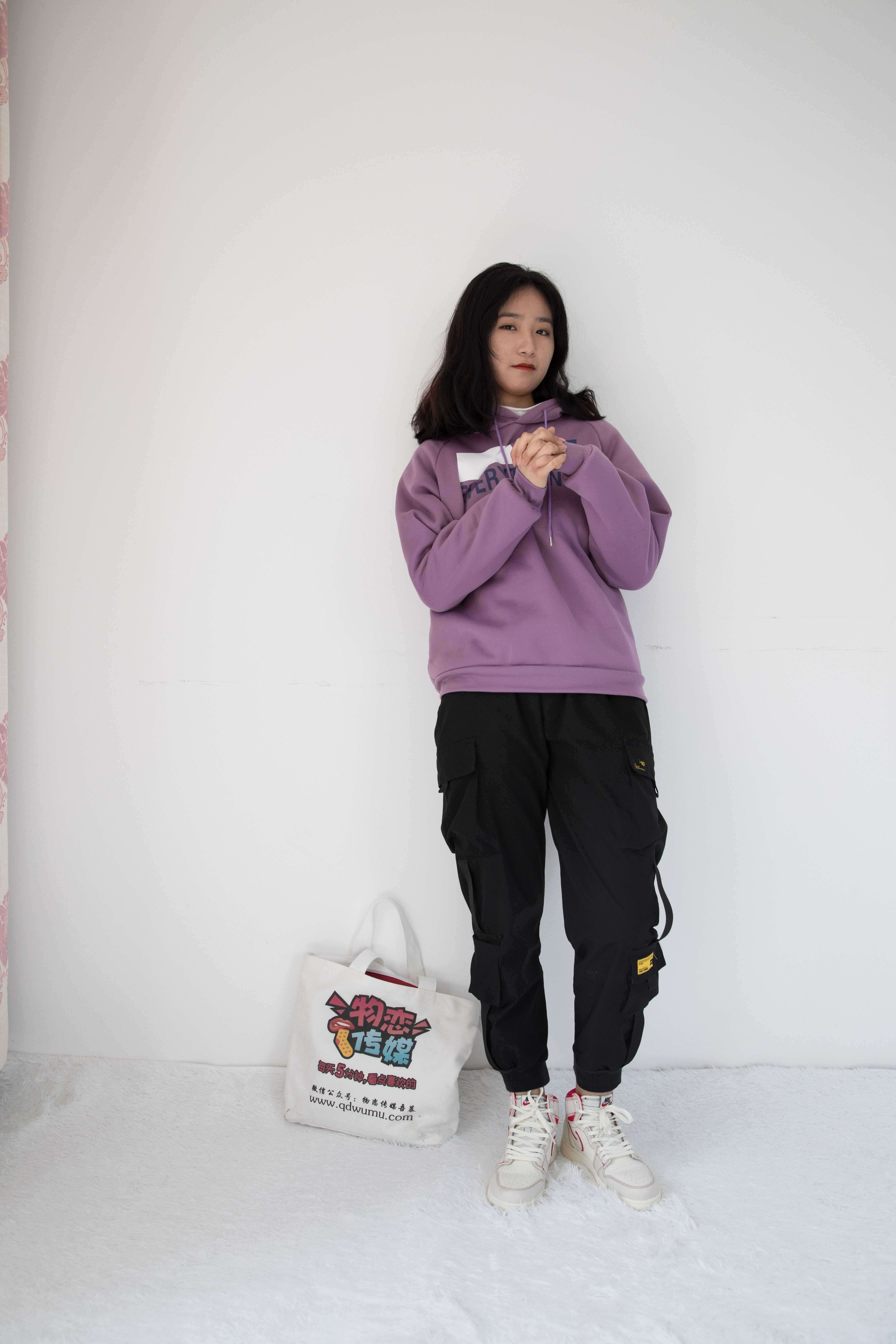 《学生妹棉袜の裸足+视频一部》作品图