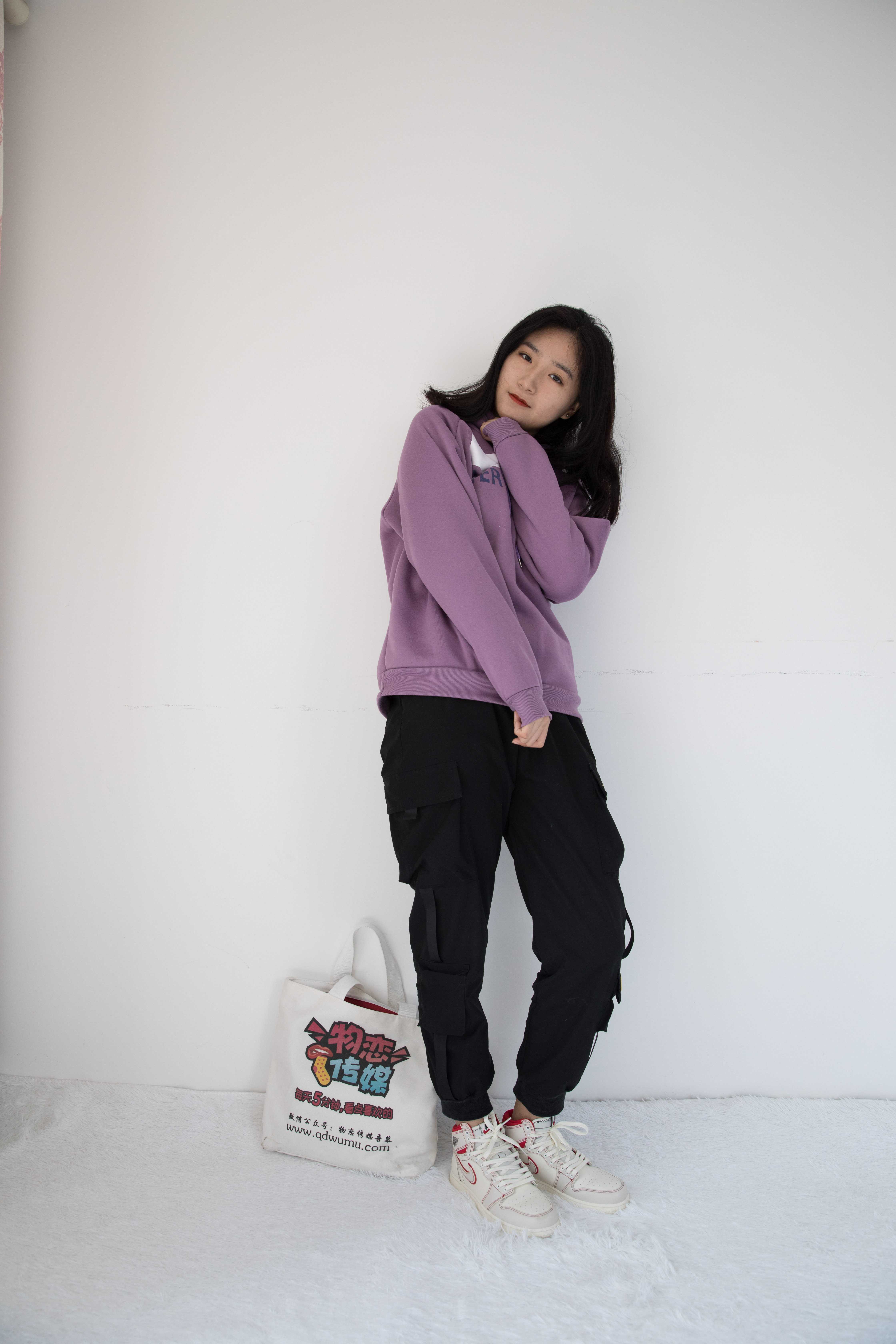 《学生妹棉袜の裸足+视频一部》作品图