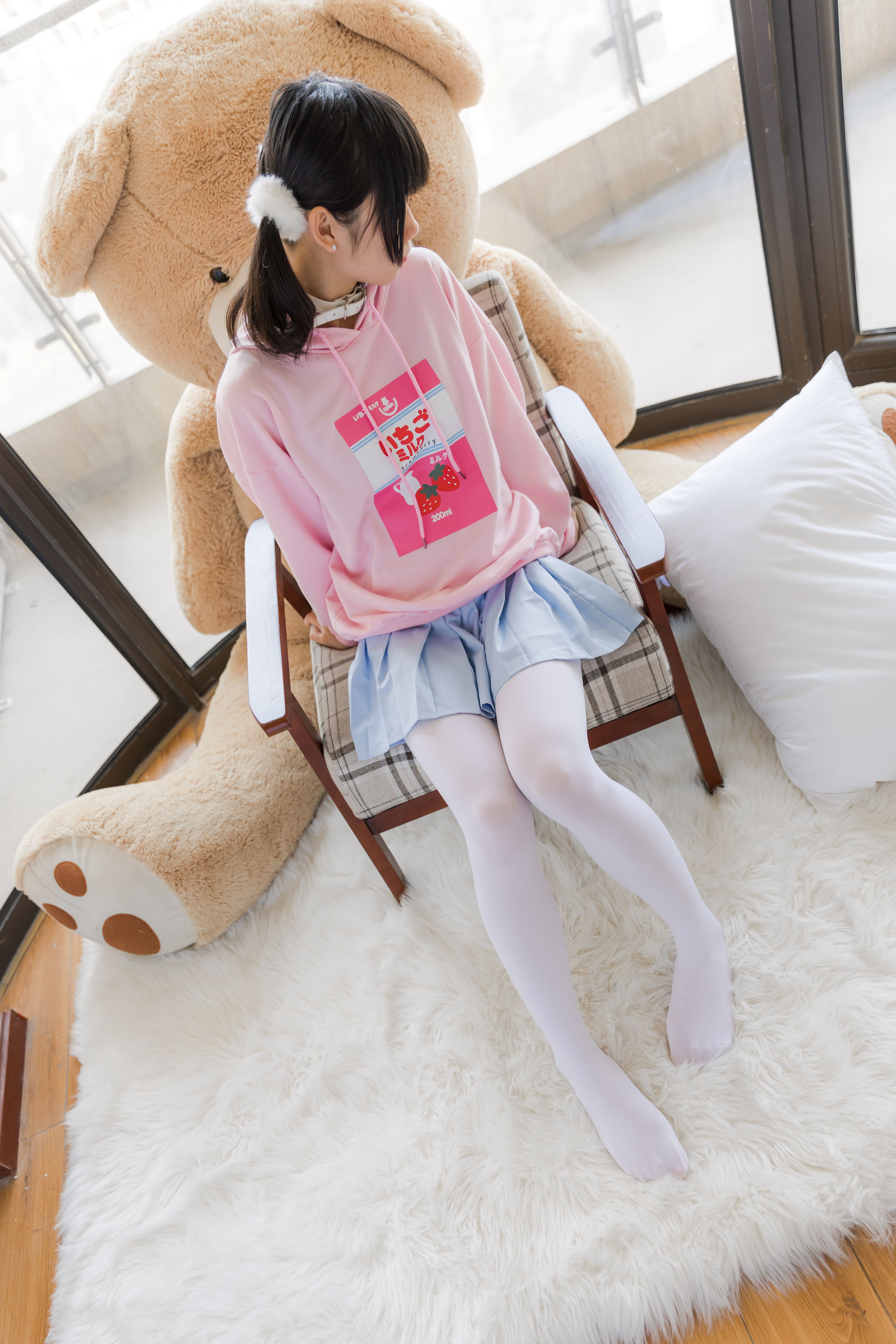 《小女生的长白丝脚丫+视频一部》作品图