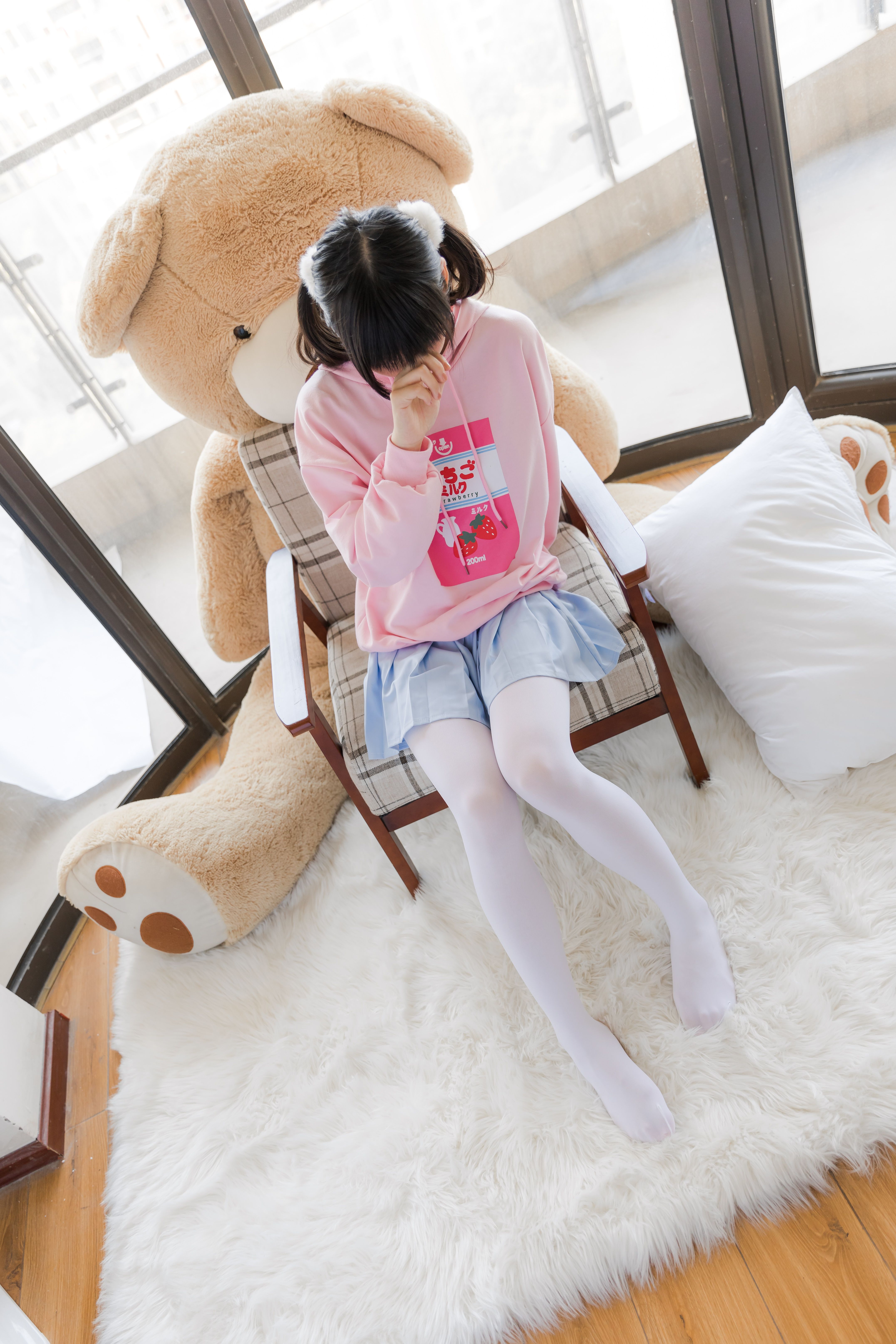 《小女生的长白丝脚丫+视频一部》作品图