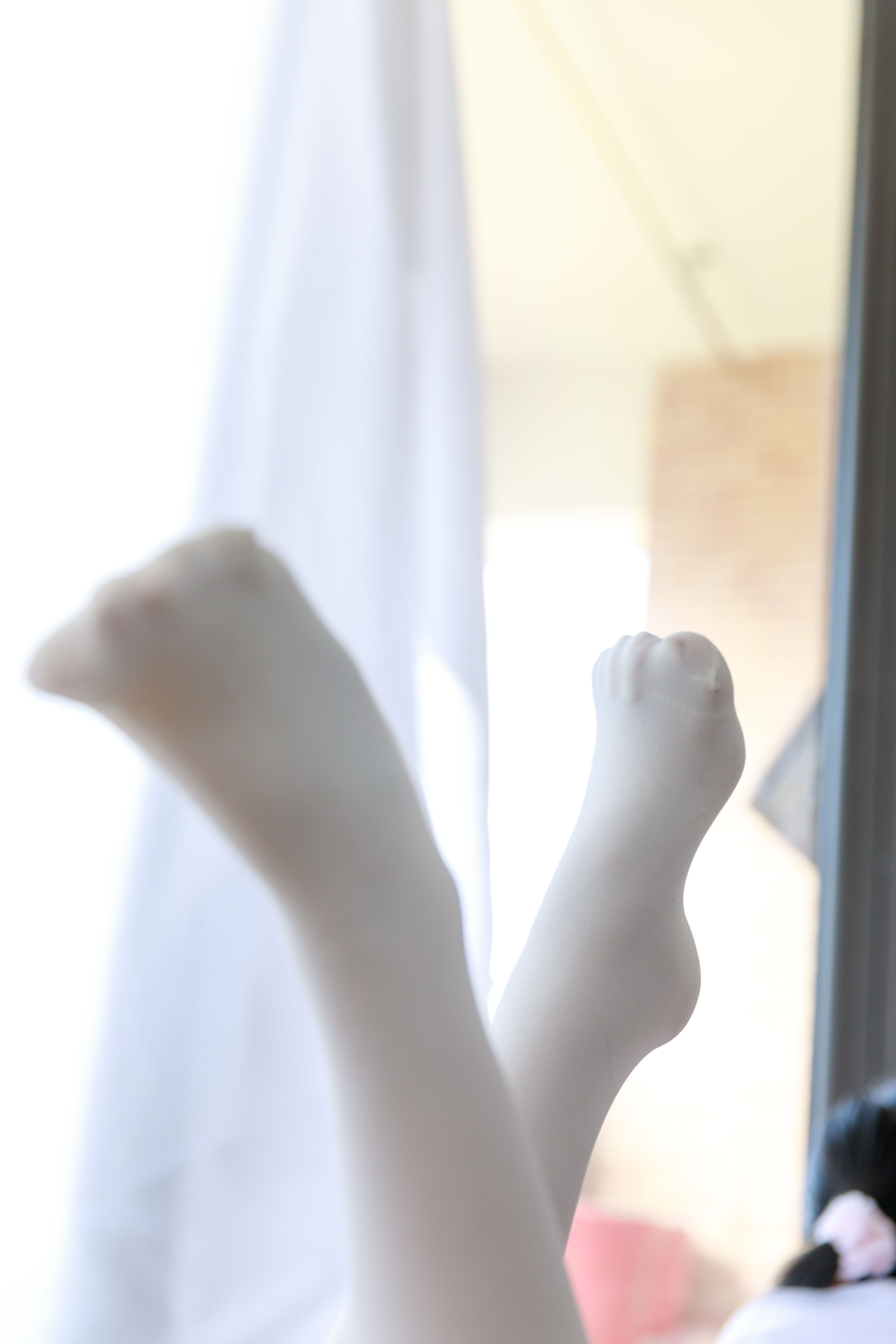 《制服妹纸长白丝袜脚+视频一部》作品图