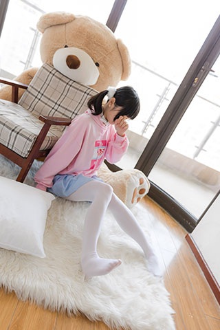 高二少女的长白丝脚丫