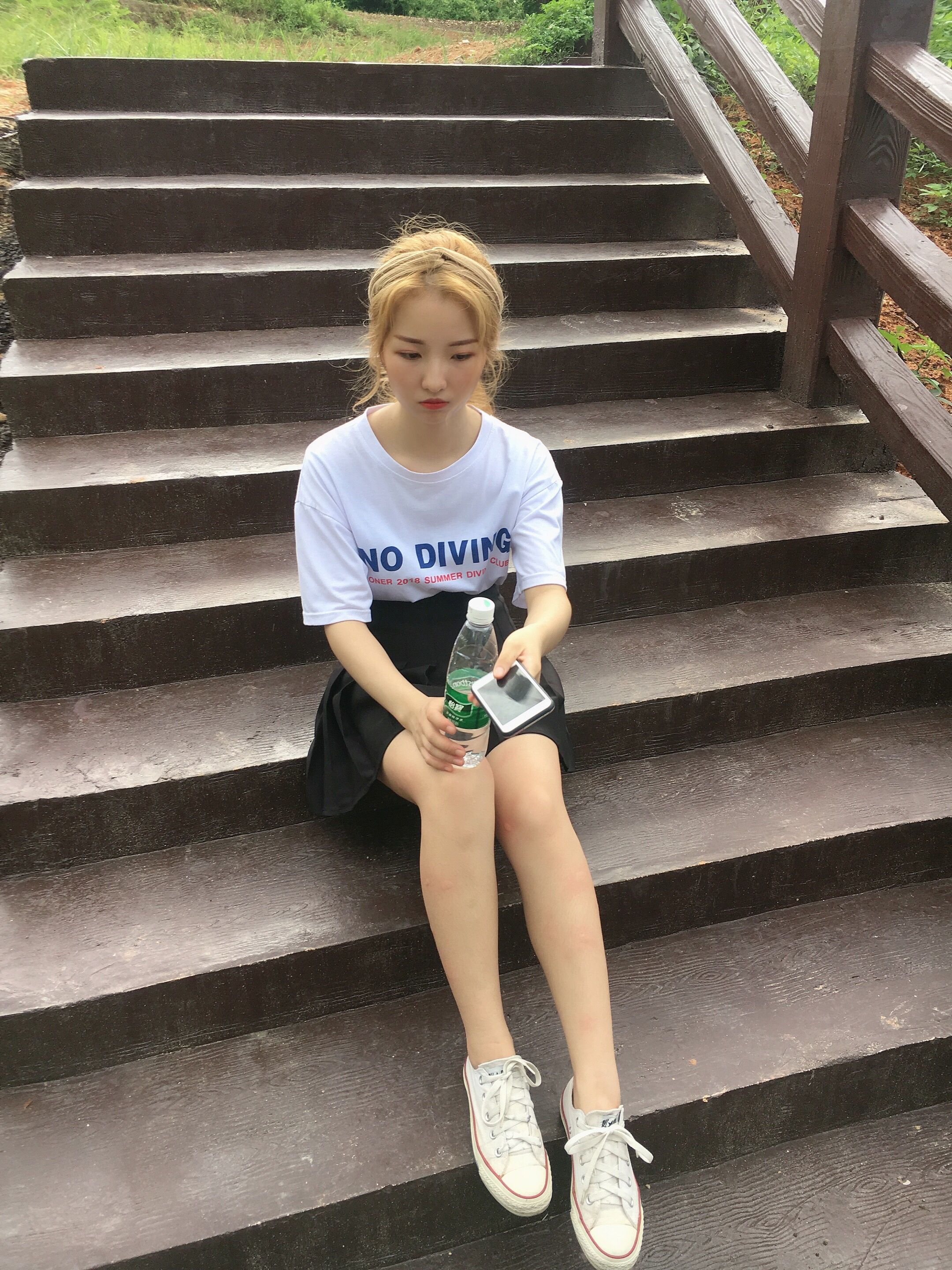 《裸足穿帆布鞋》作品图