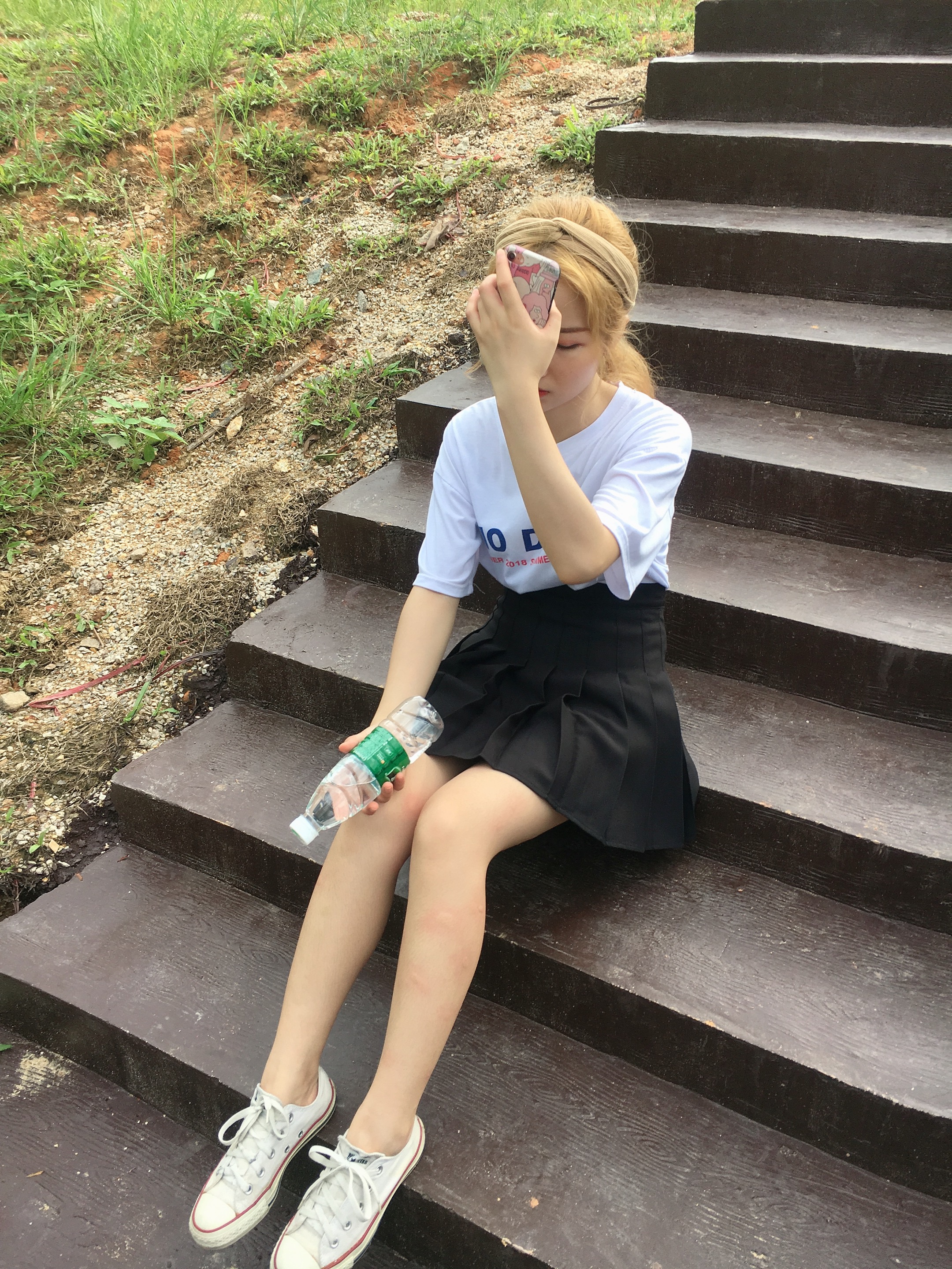 《裸足穿帆布鞋》作品图