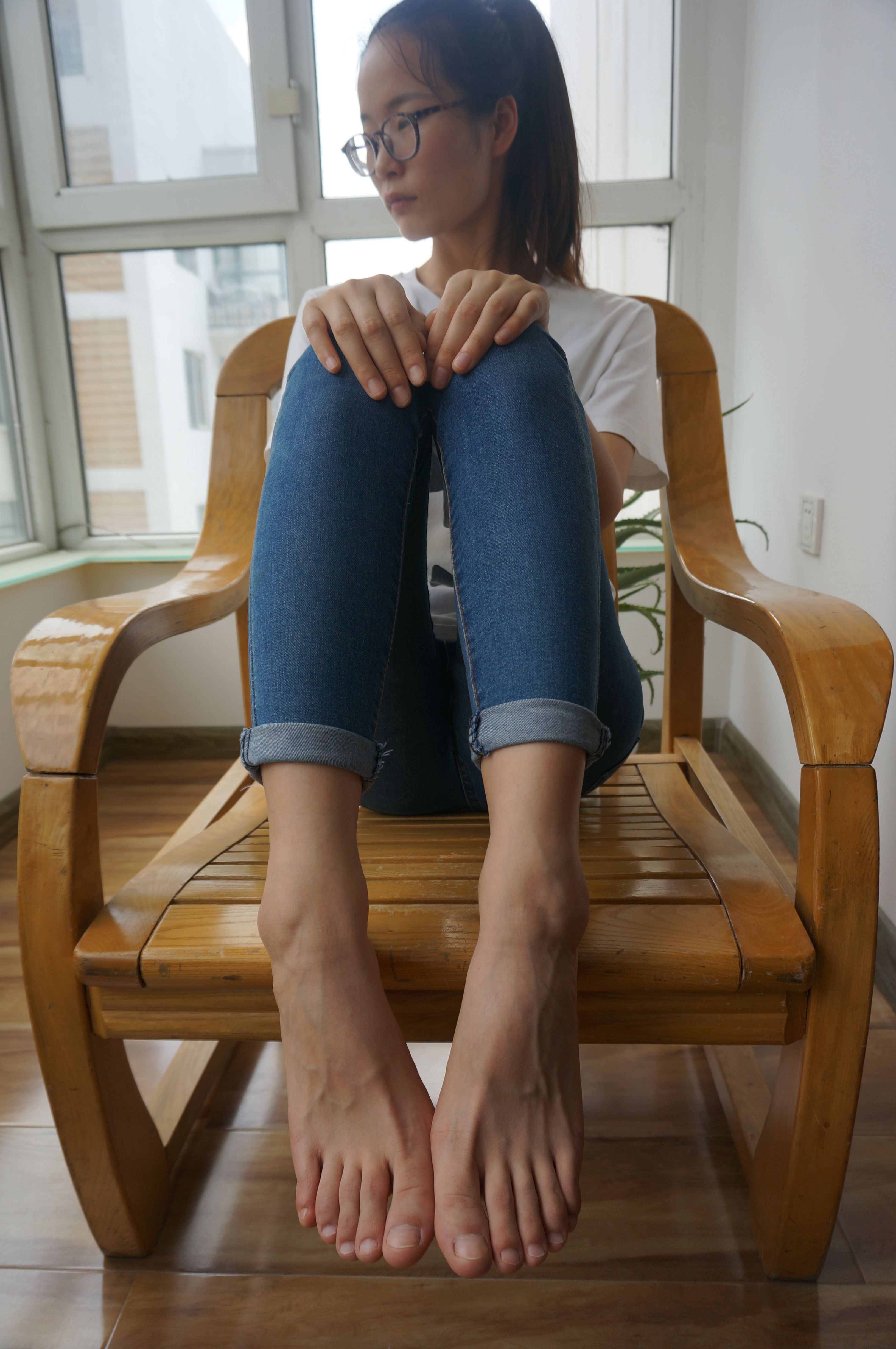 《高中小姐姐裸足の白棉袜脚》作品图