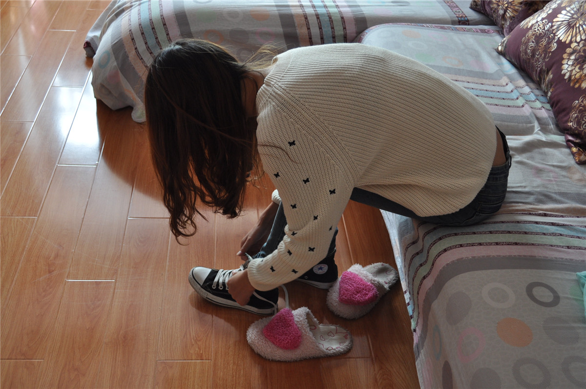 《家拍帆布白棉袜脚》作品图