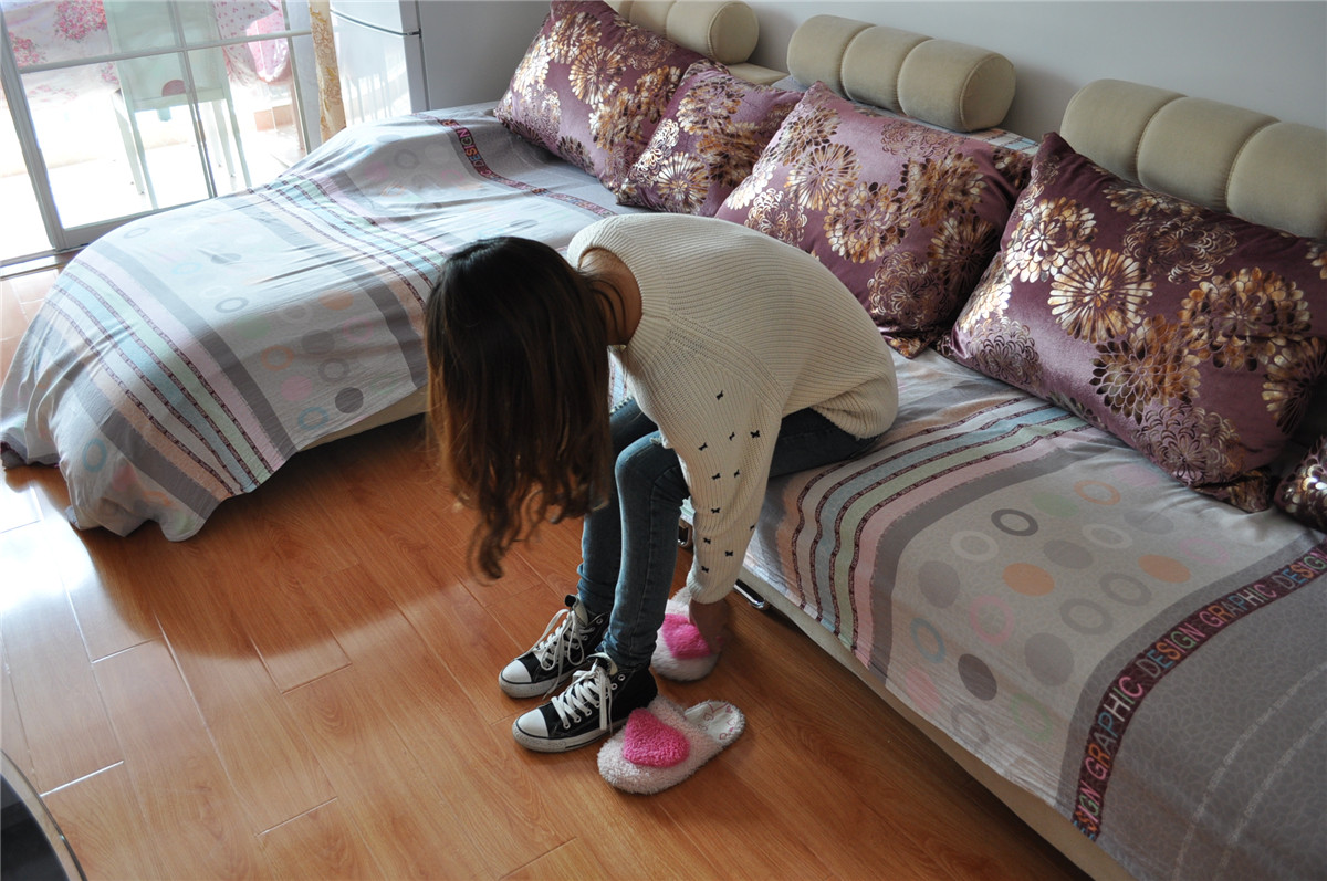 《家拍帆布白棉袜脚》作品图