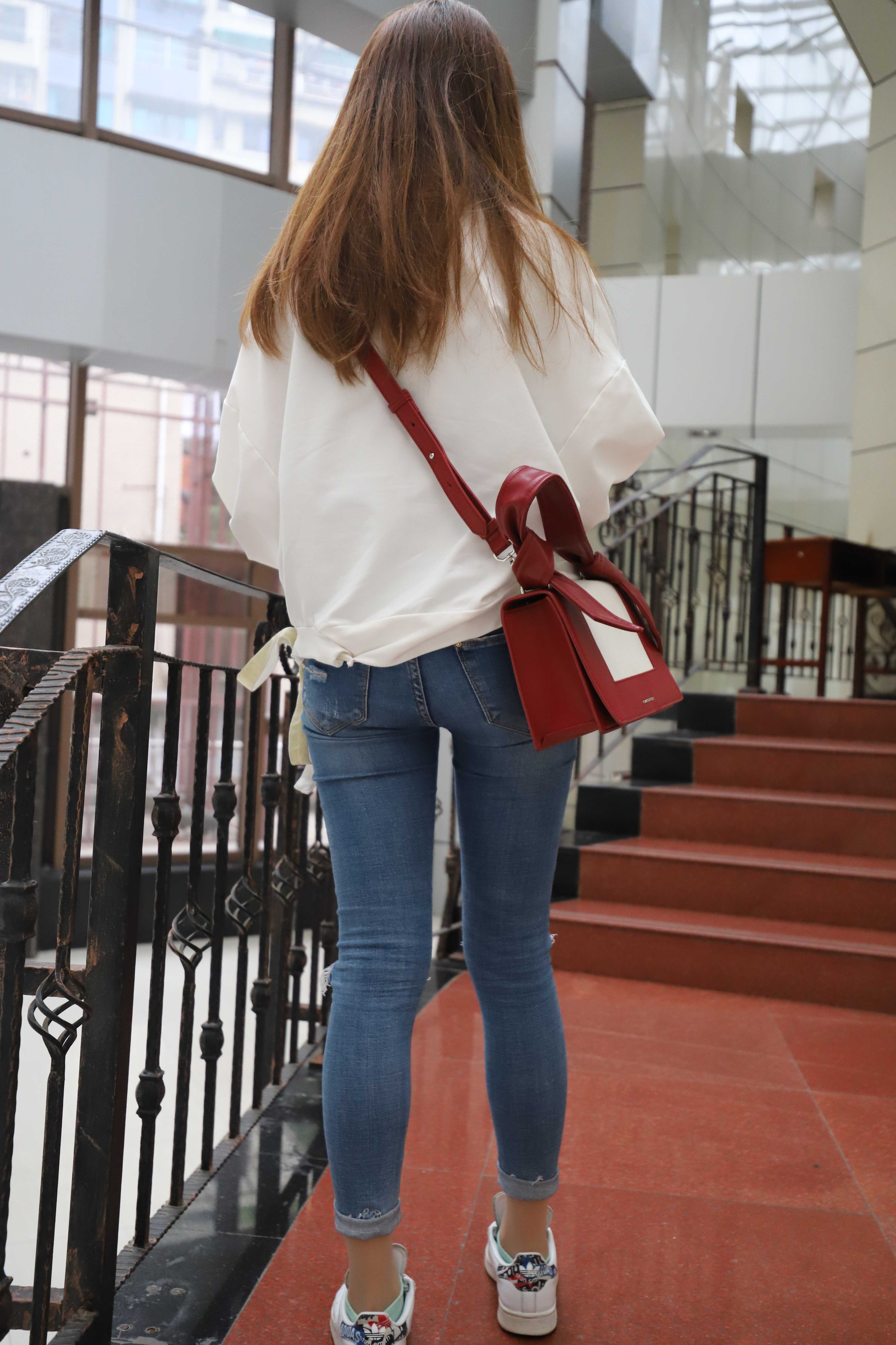 《小倩棉袜の丝袜脚》作品图