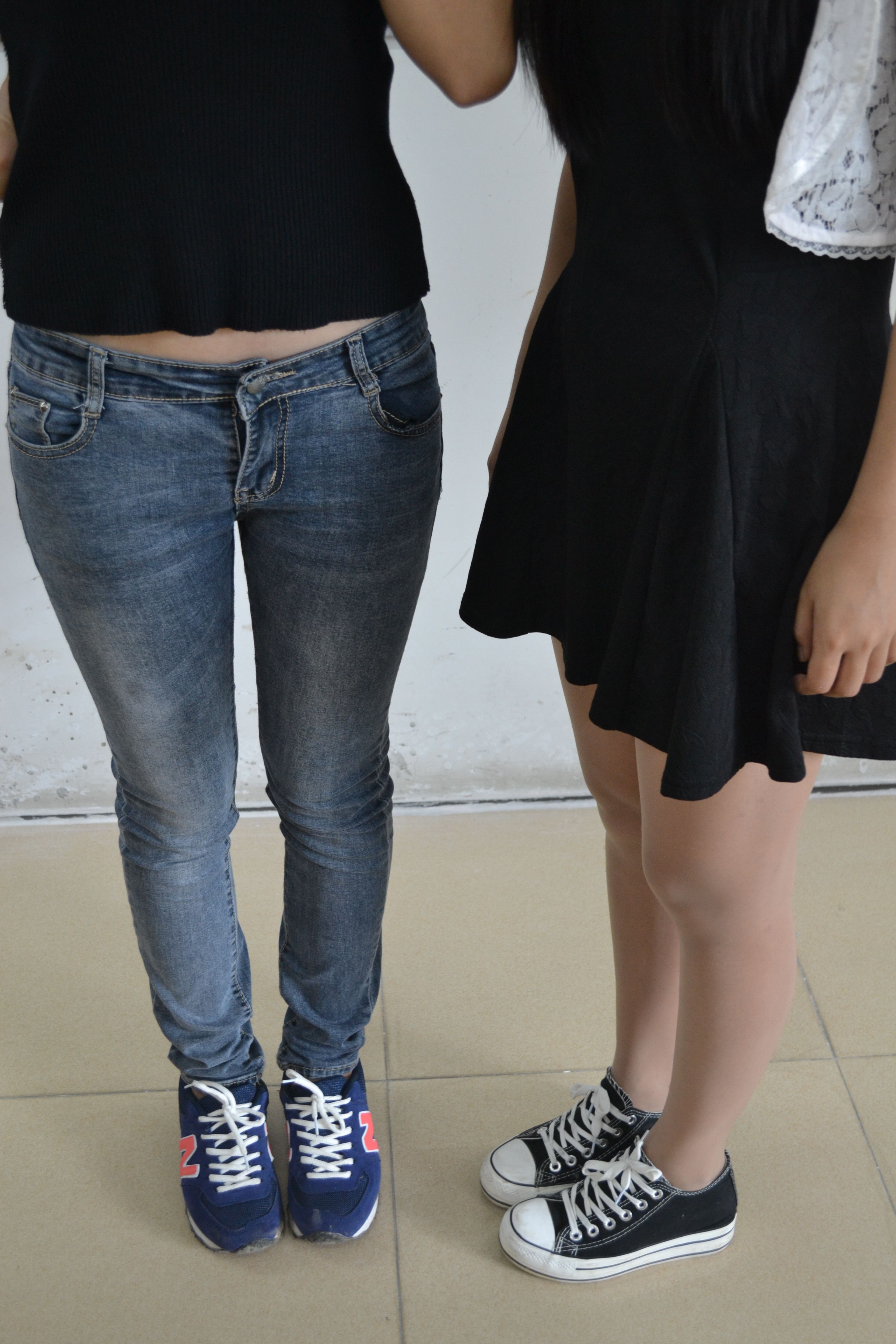 《校园白色船袜の丝袜脚》作品图