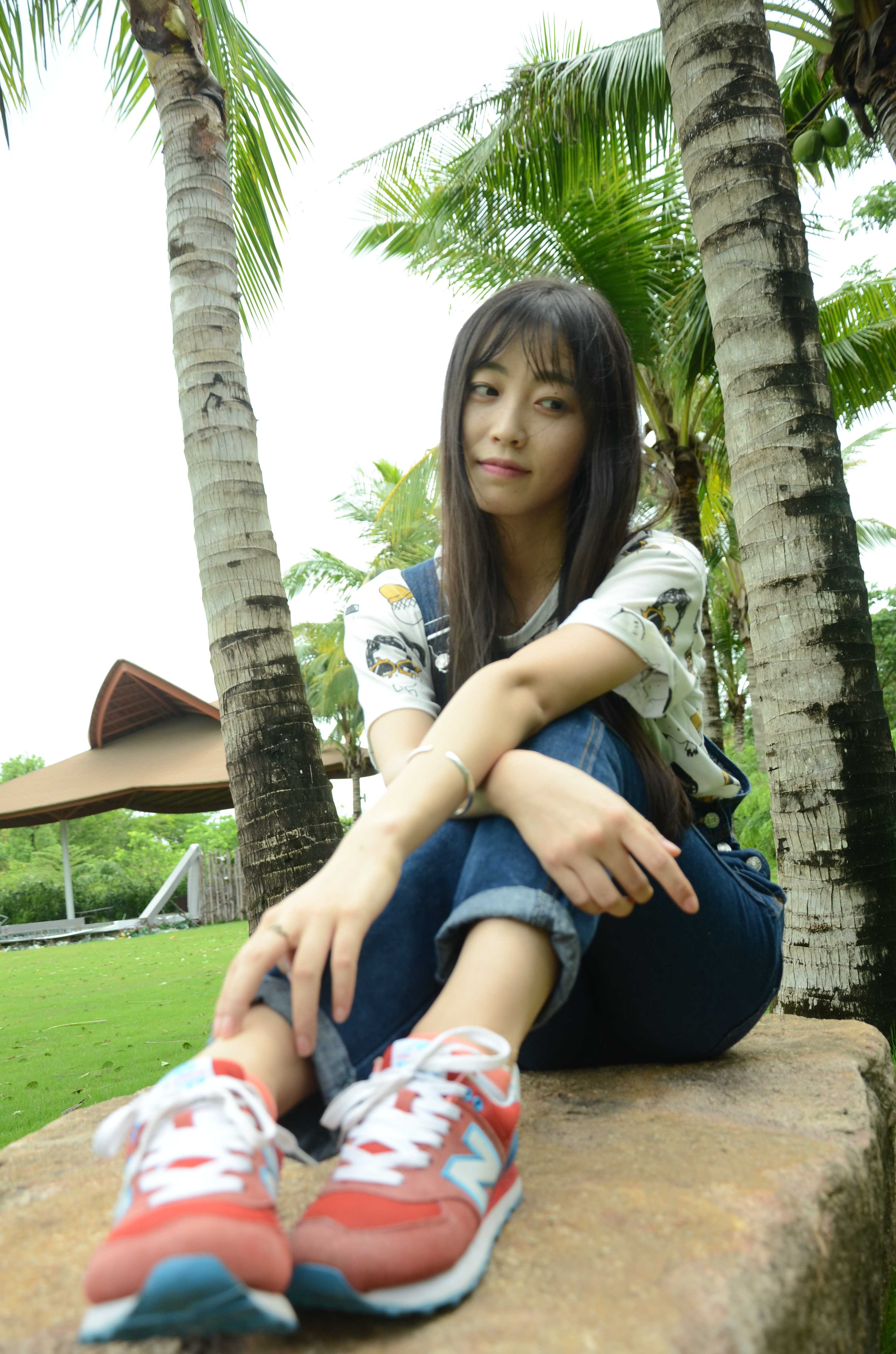 《学妹的新百伦白棉袜脚》作品图