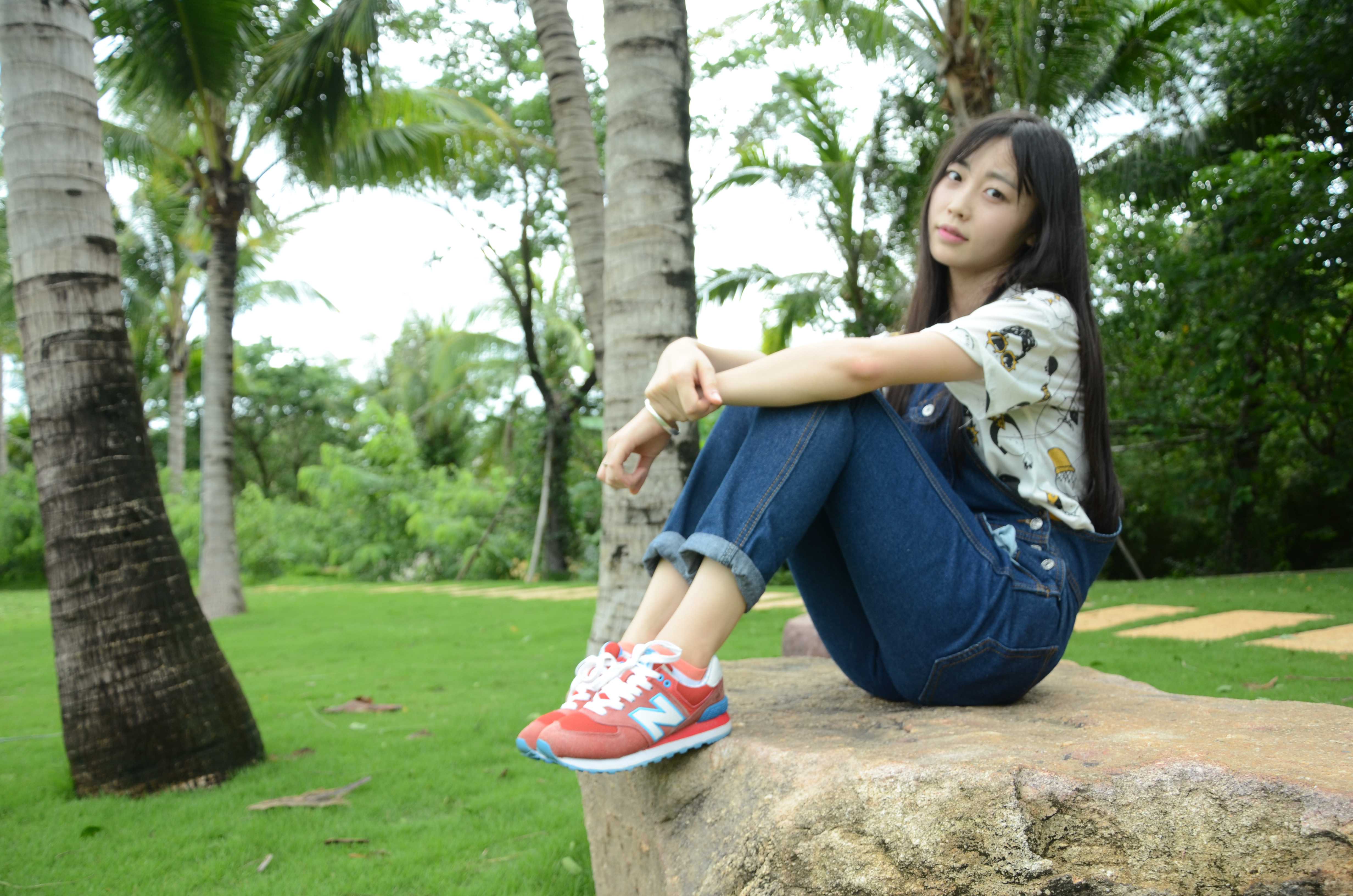 《学妹的新百伦白棉袜脚》作品图