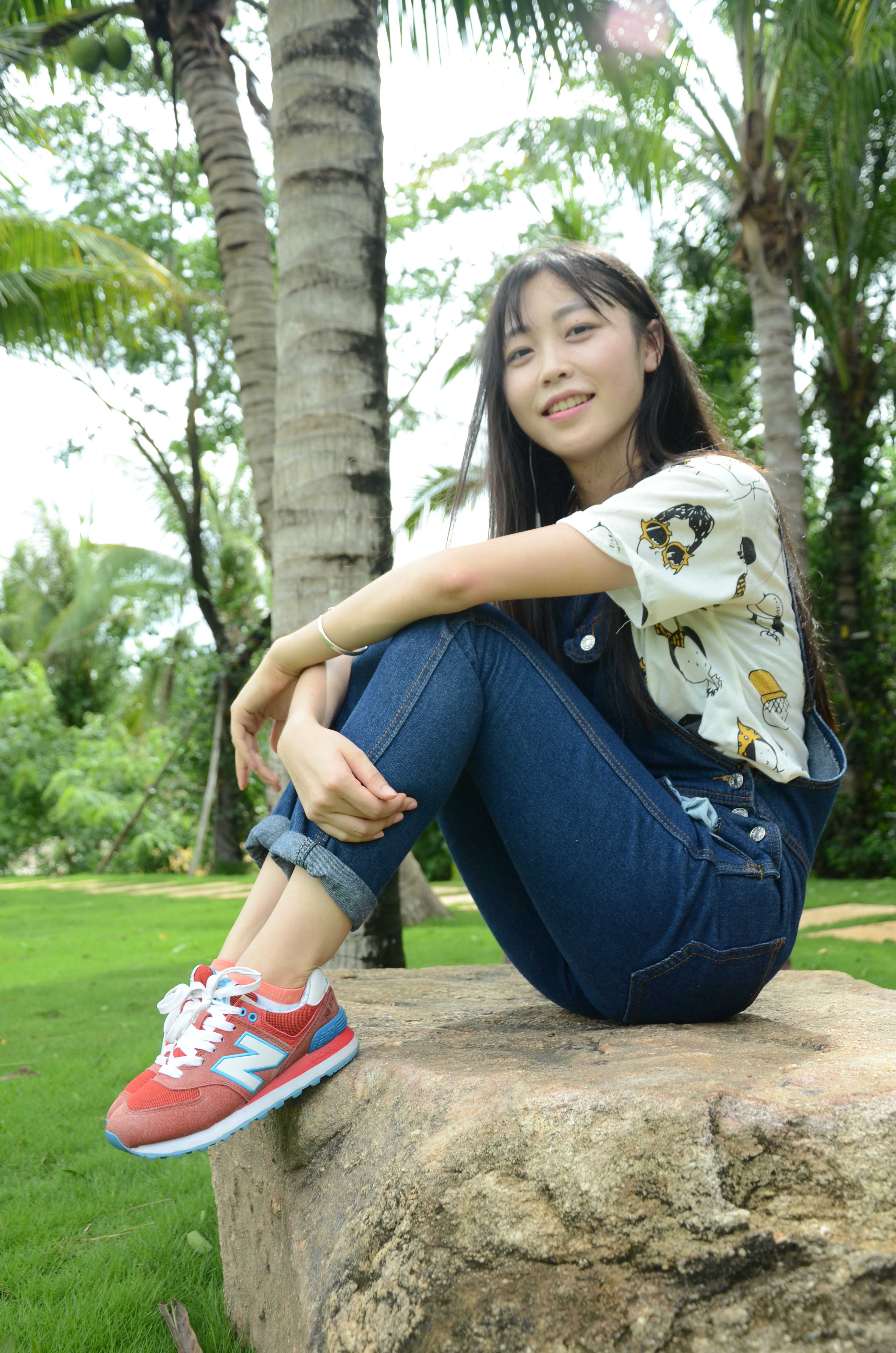 《学妹的新百伦白棉袜脚》作品图