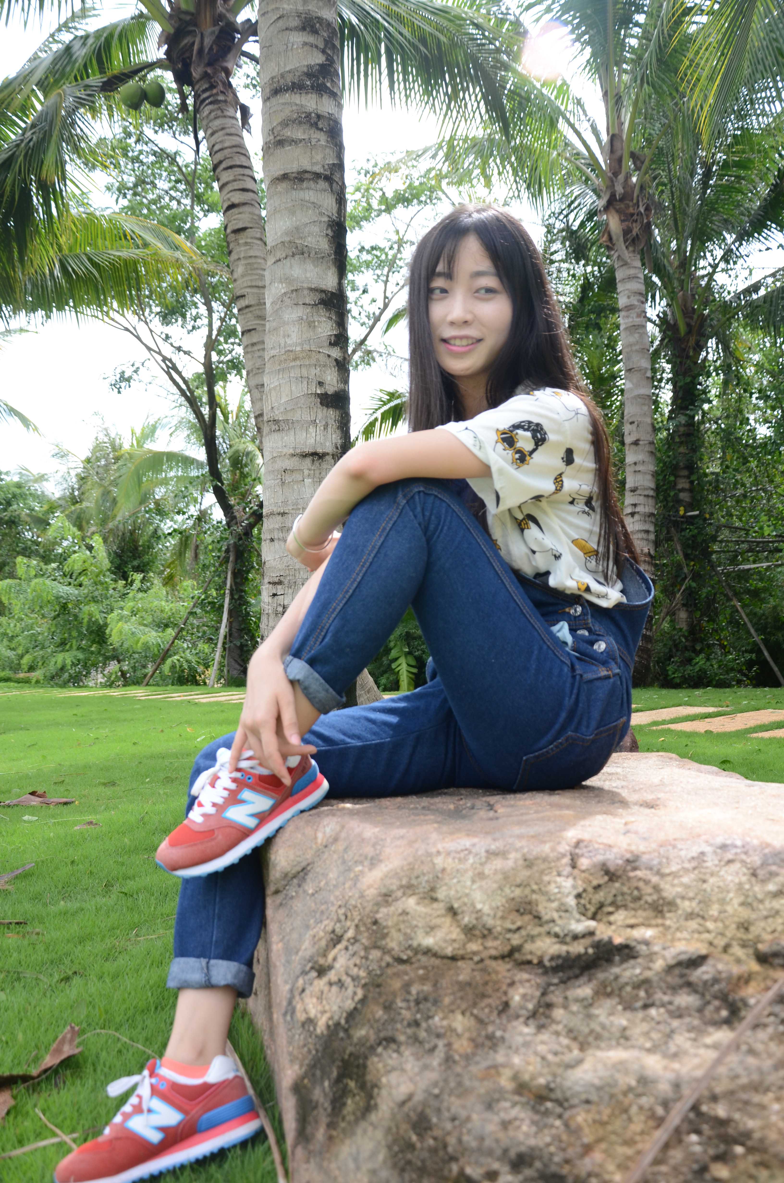 《学妹的新百伦白棉袜脚》作品图