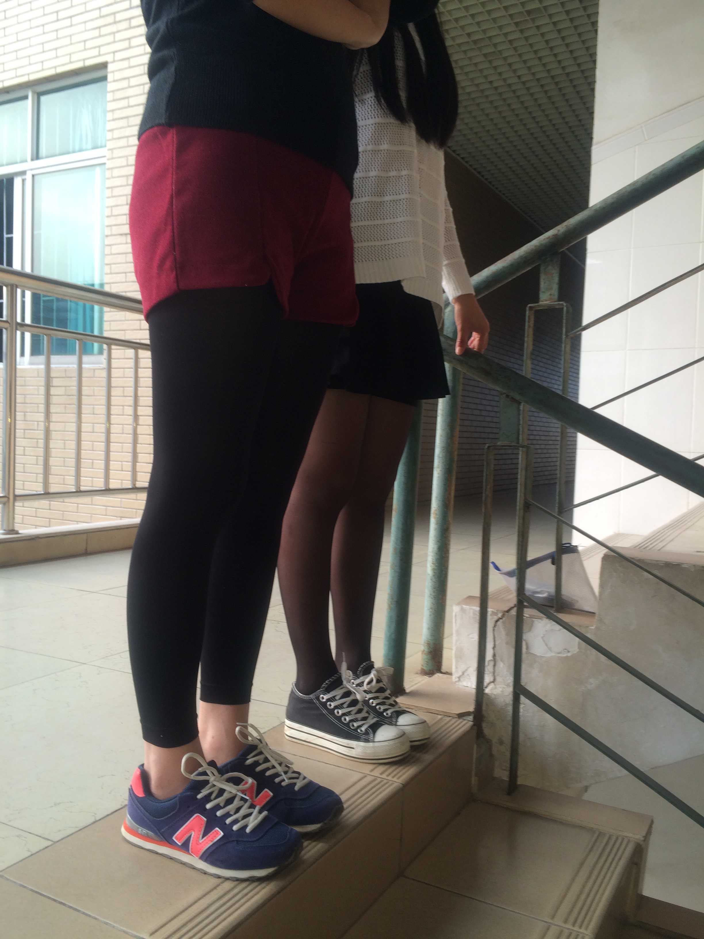 《校园黑丝船袜脚丫》作品图