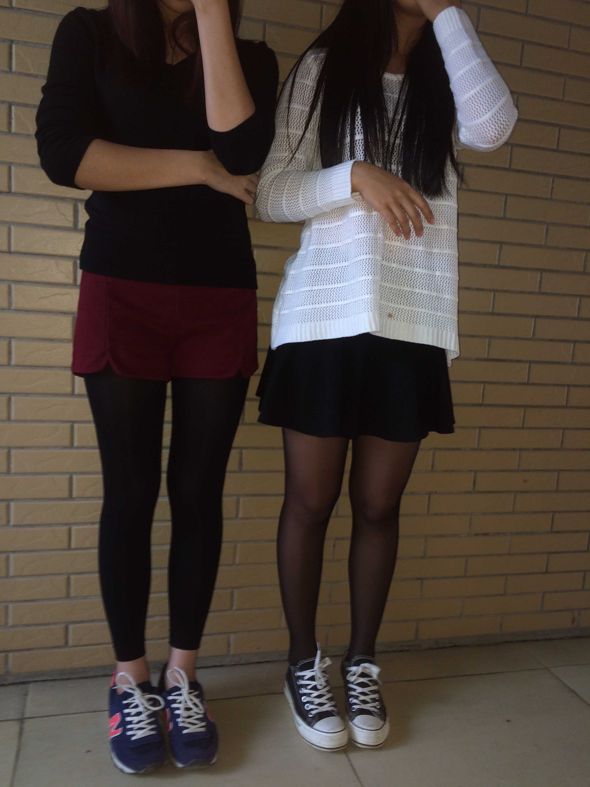 《校园黑丝船袜脚丫》作品图