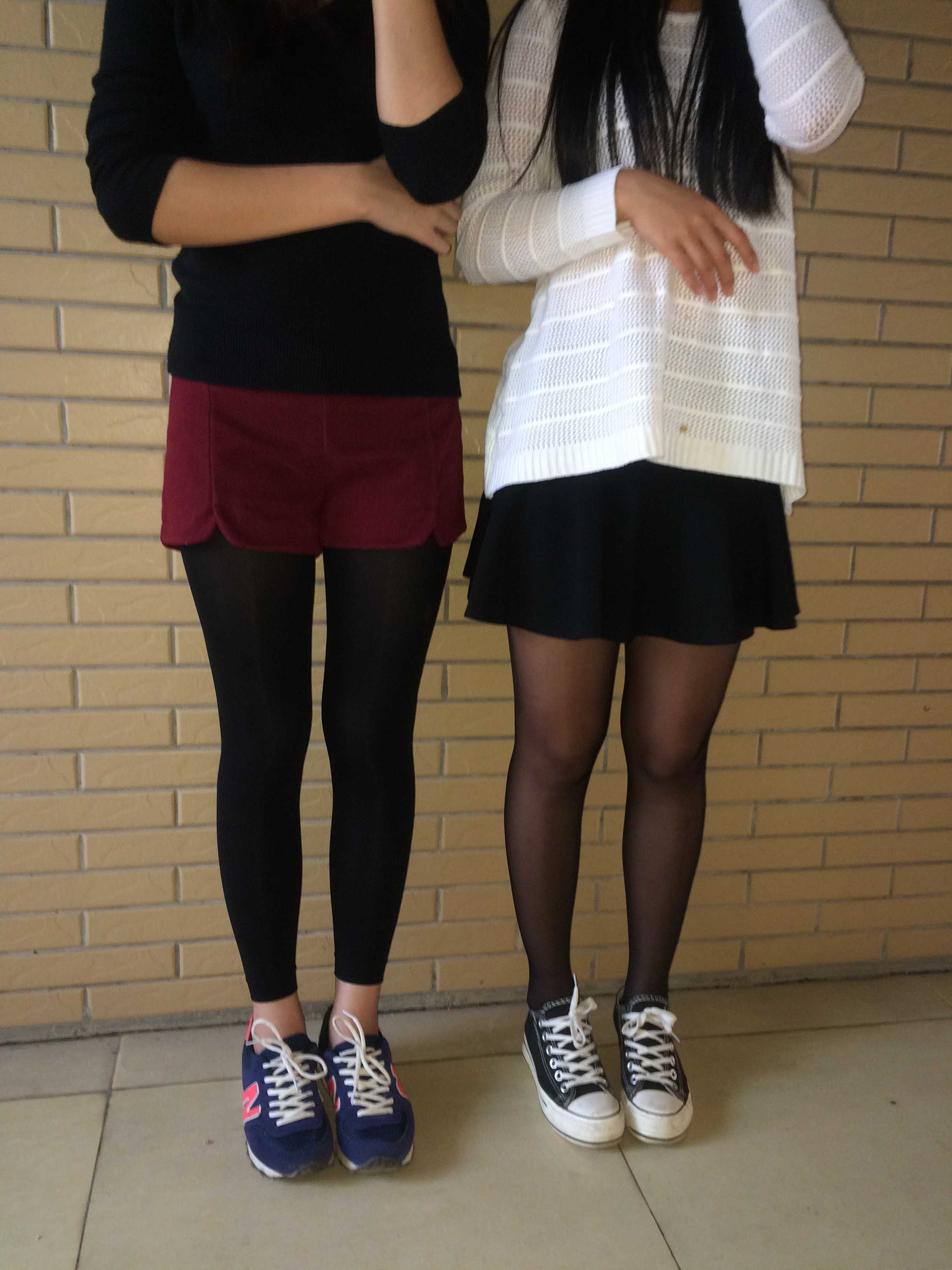 《校园黑丝船袜脚丫》作品图