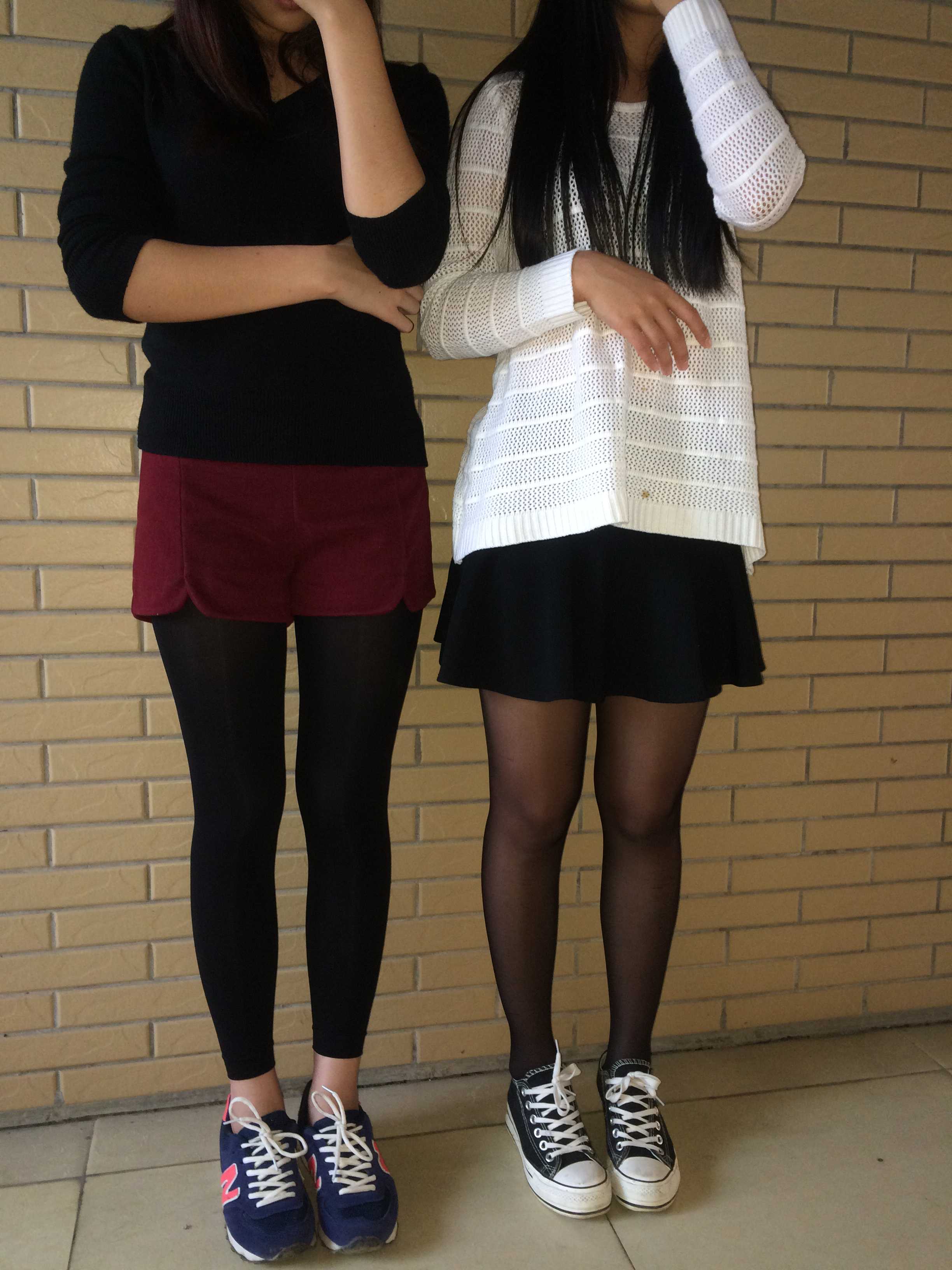 《校园黑丝船袜脚丫》作品图