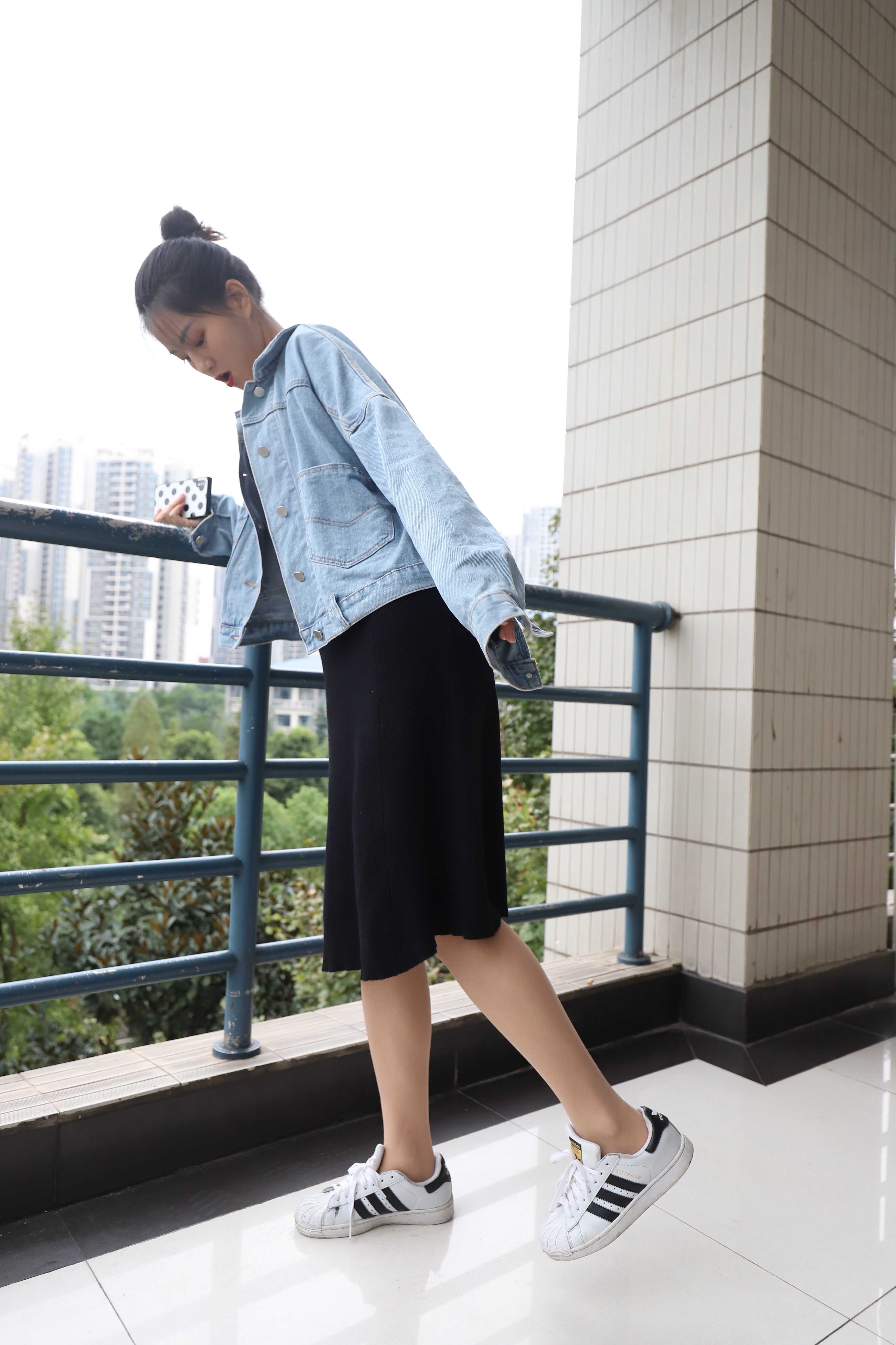 《学妹板鞋の长丝袜脚+视频一部》作品图