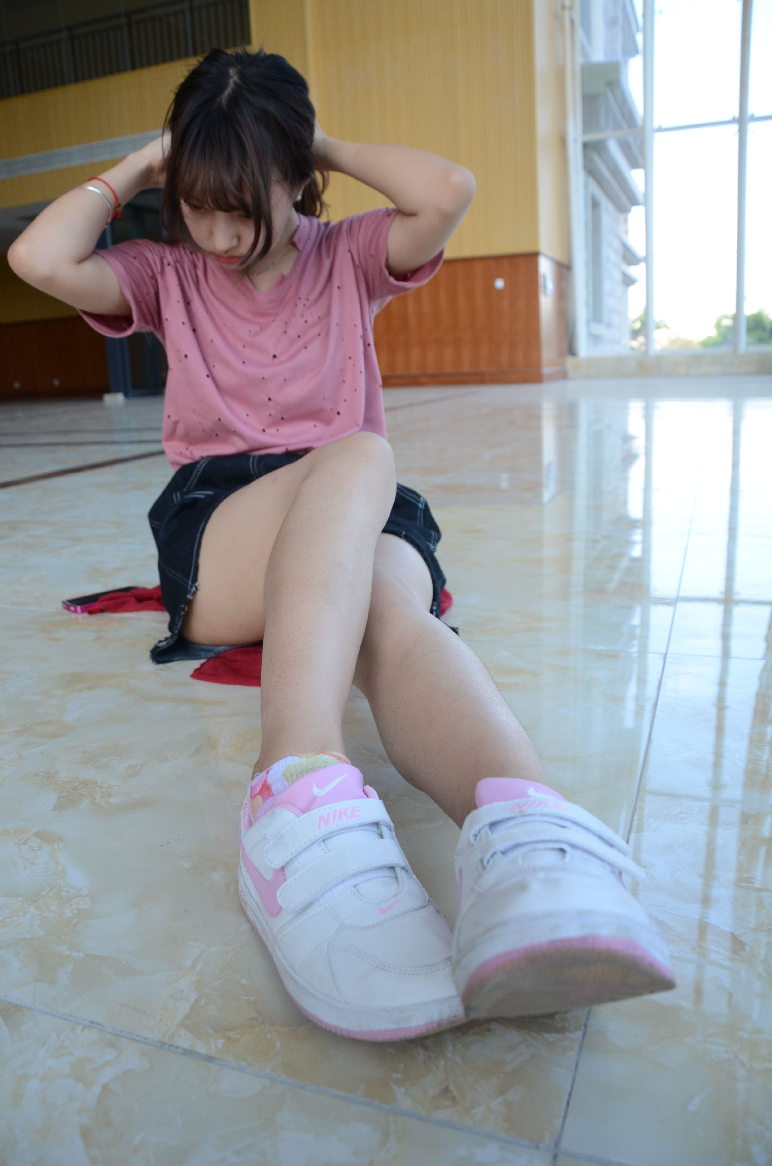 《大一板鞋棉袜脚》作品图