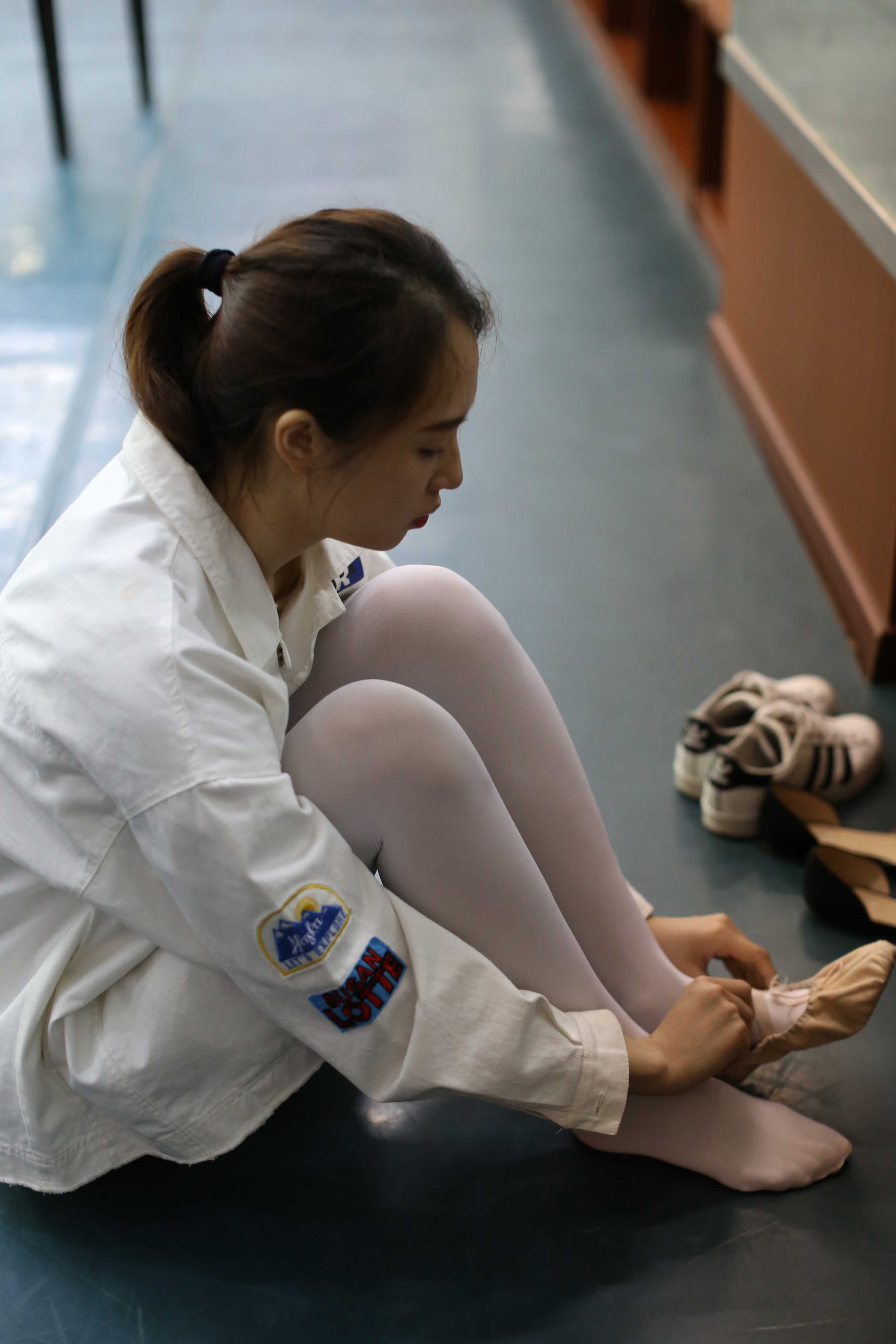 《高挑学姐黄色舞蹈服》作品图