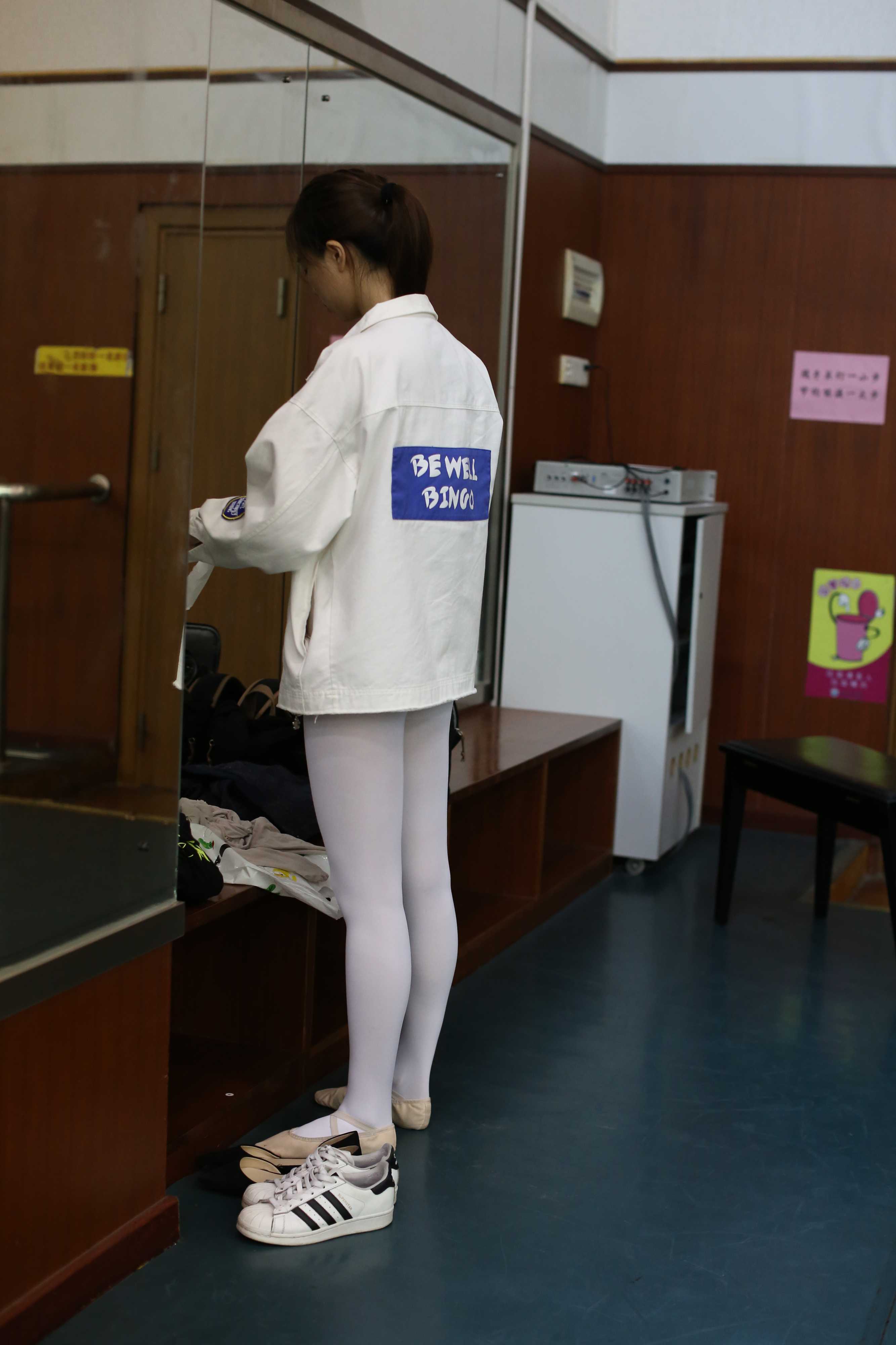 《高挑学姐黄色舞蹈服》作品图